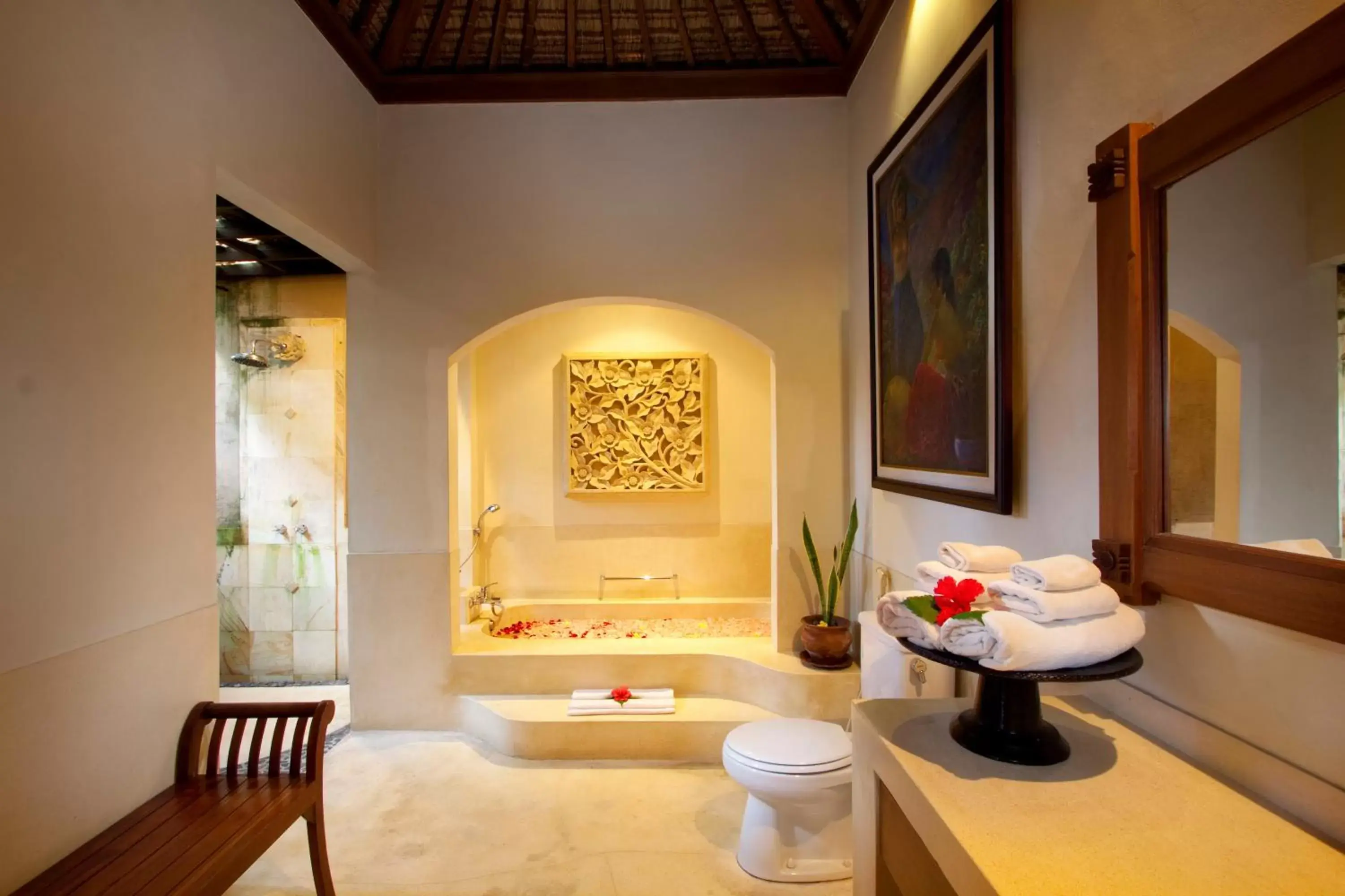 Bathroom in Bebek Tepi Sawah Restaurant & Villas