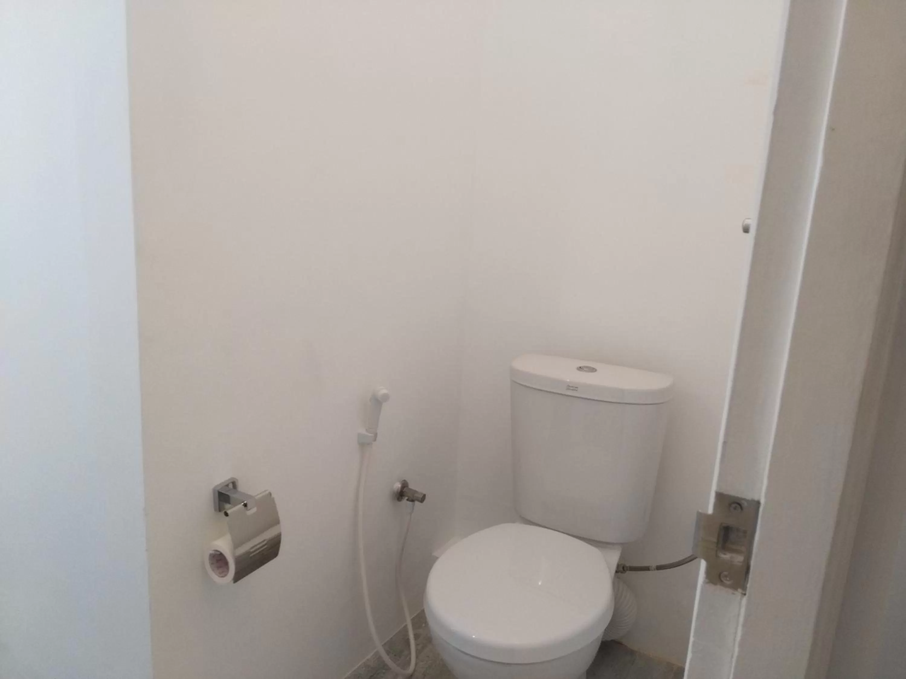 Bathroom in West Inn Colombo