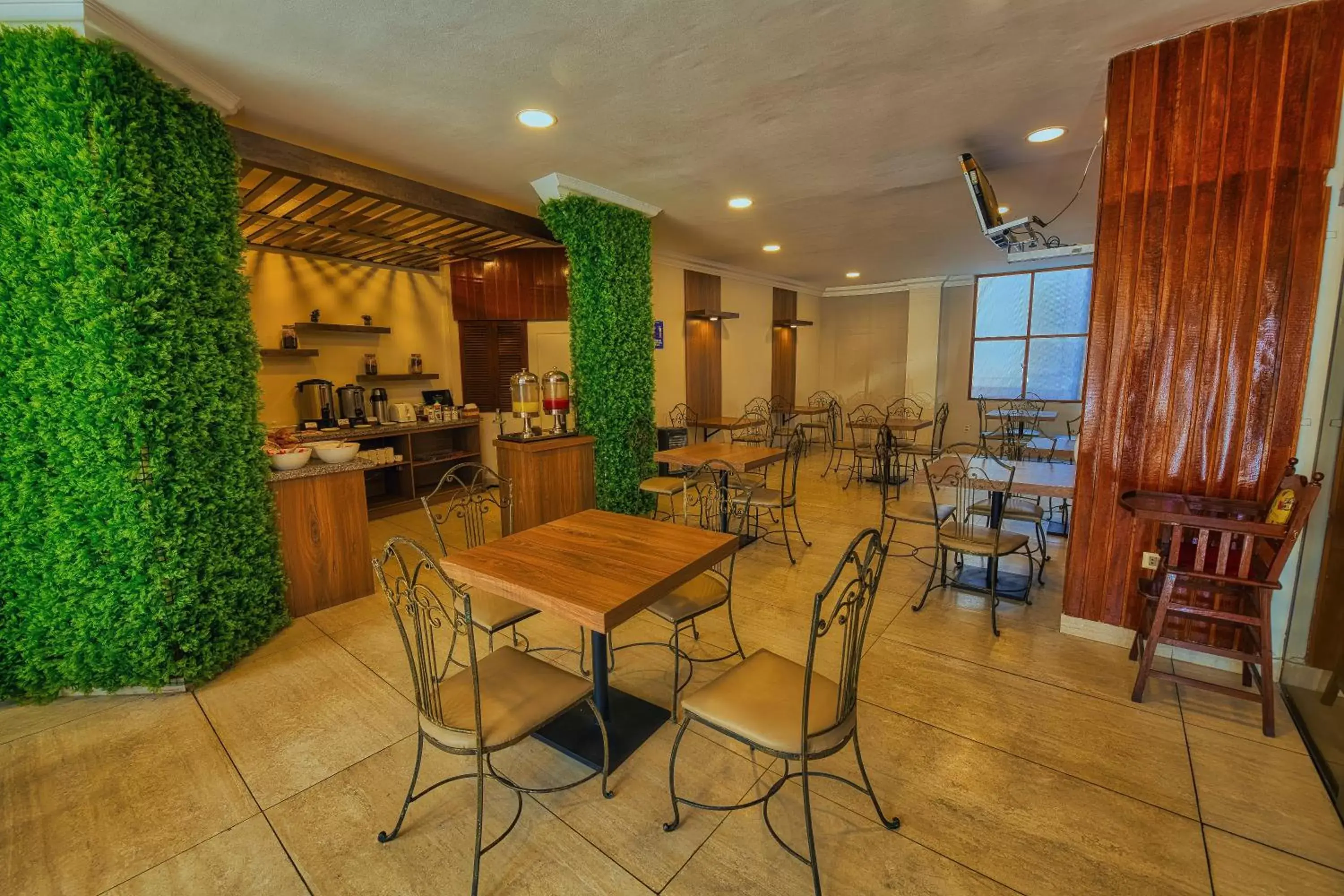 Restaurant/places to eat in Pan American Hotel Restaurant/places to eat in Pan American Hotel