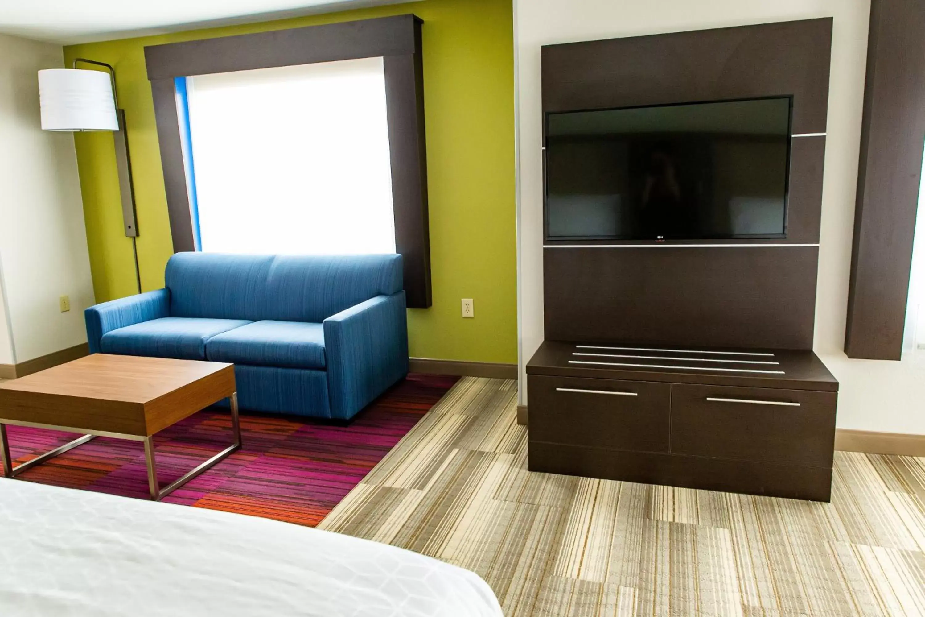 Photo of the whole room, TV/Entertainment Center in Holiday Inn Express - Columbus - Dublin, an IHG Hotel