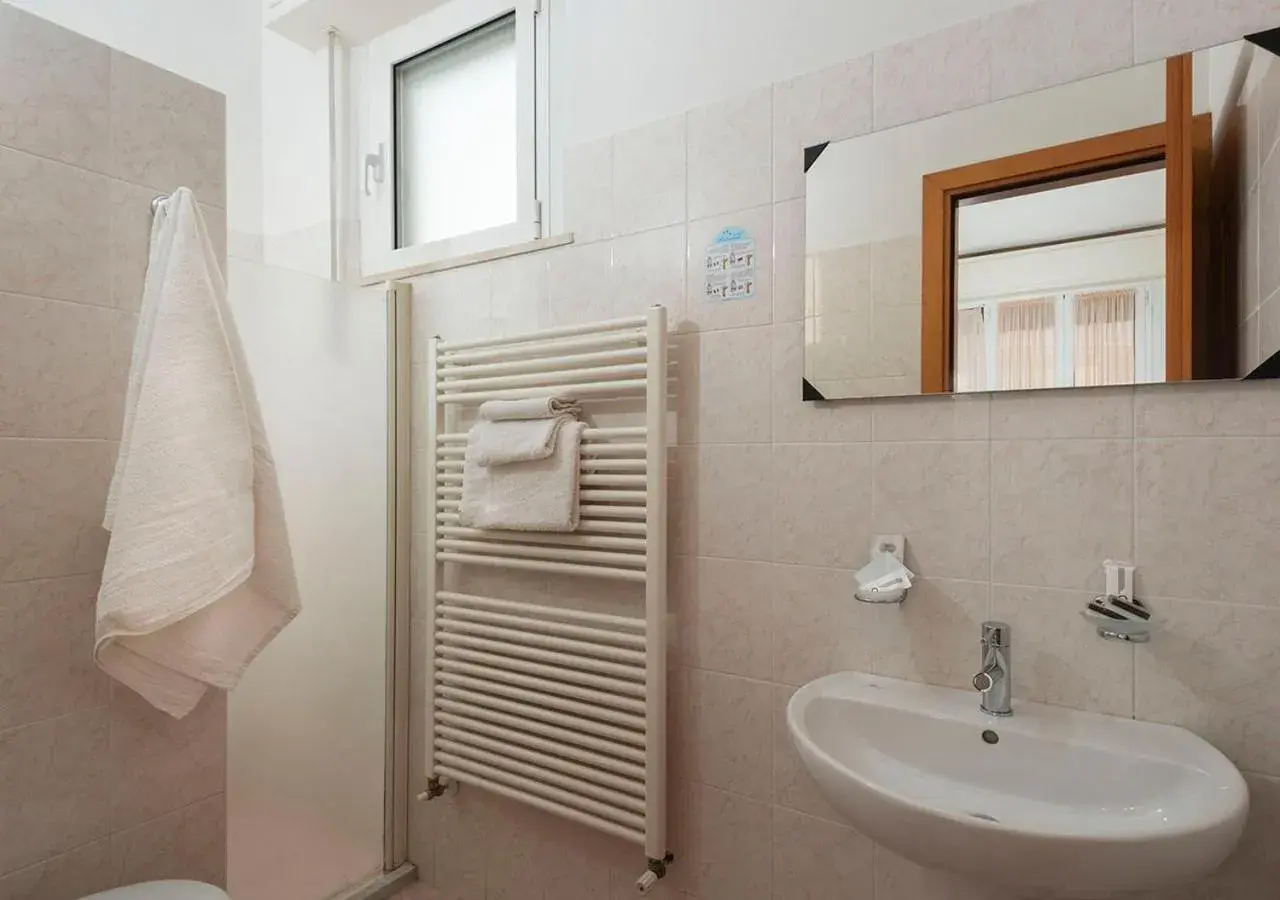 Bathroom in Hotel Petrarca