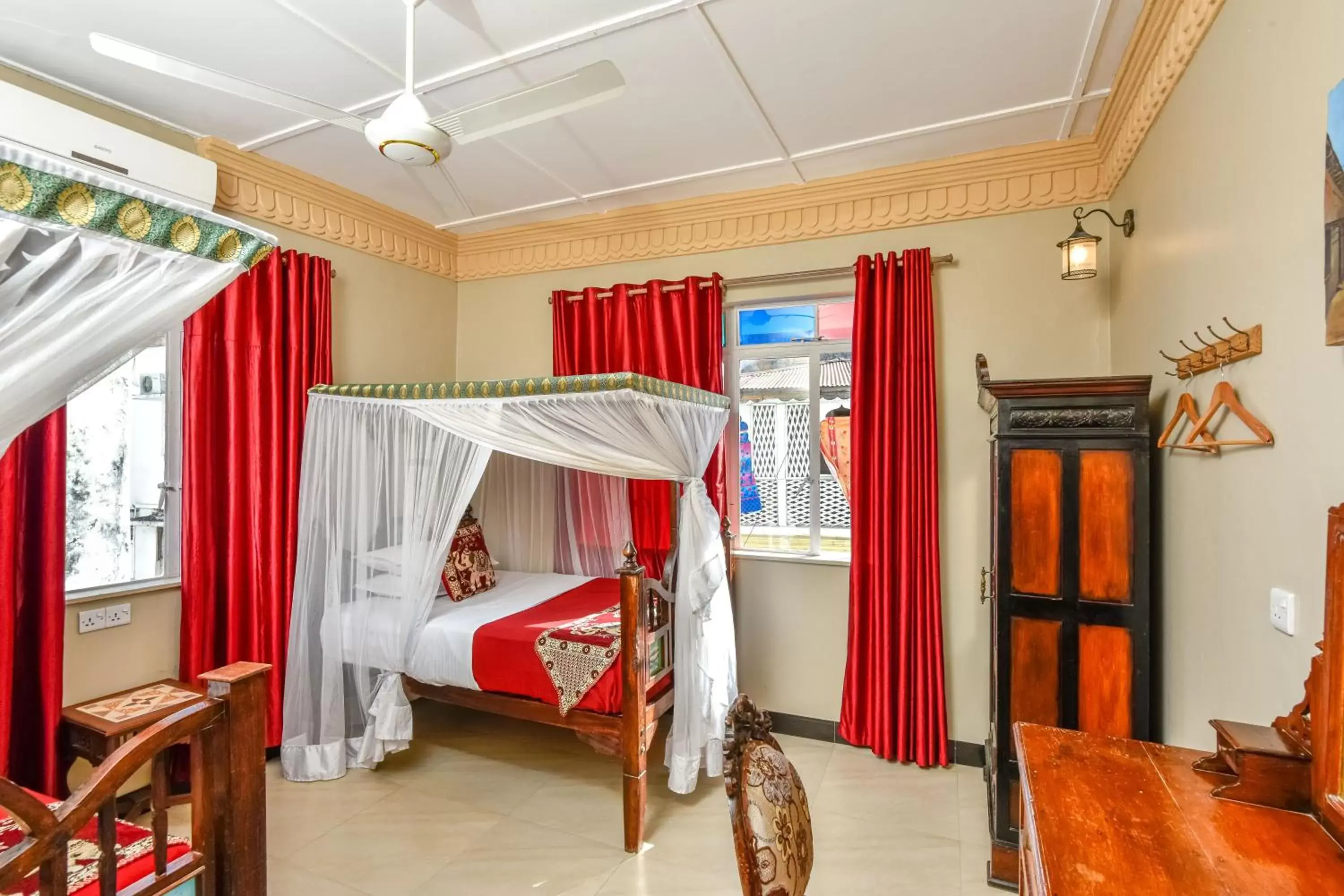 Bed, Bunk Bed in Tembo House Hotel