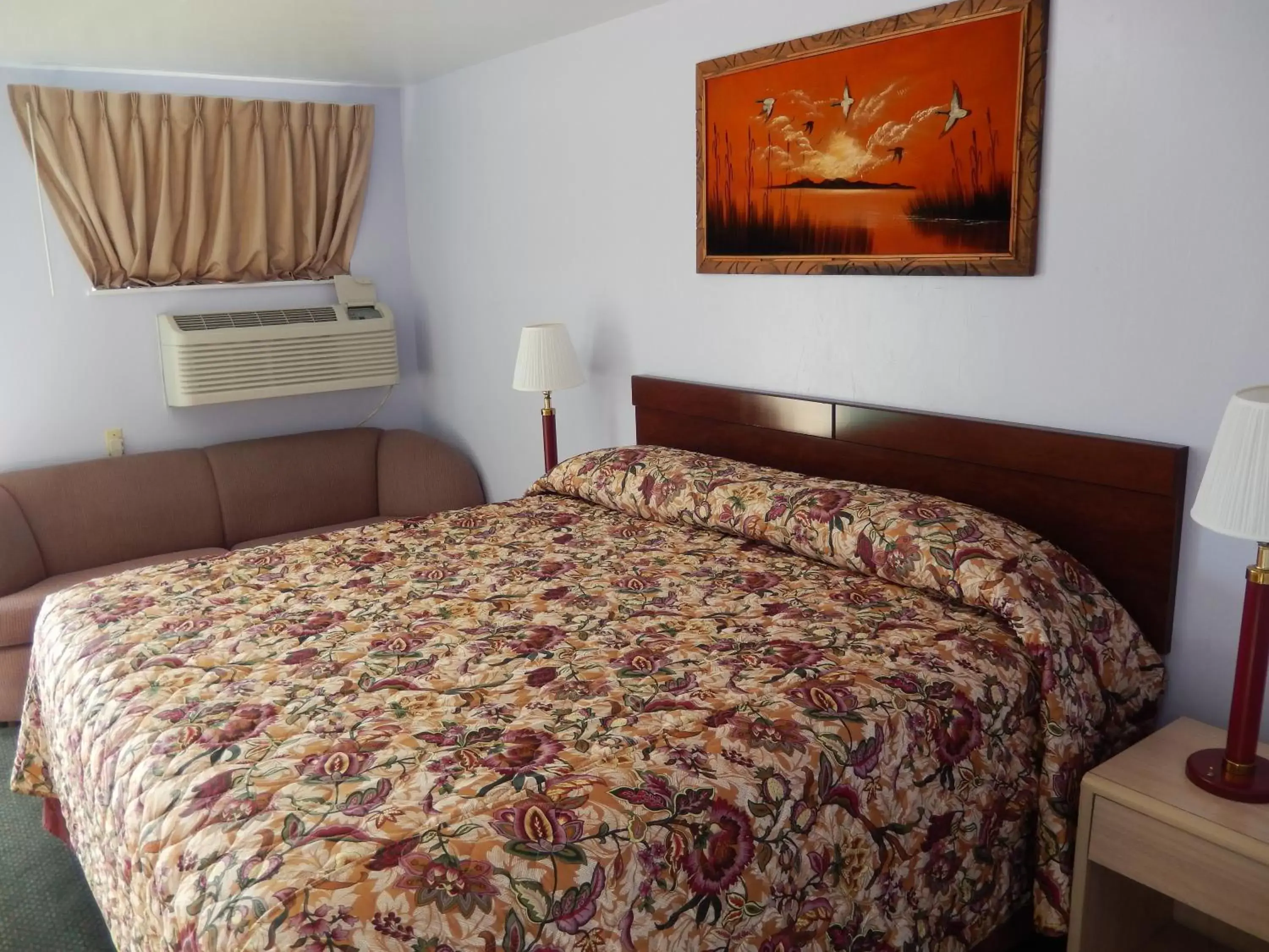 Bedroom, Bed in Townsman Motel