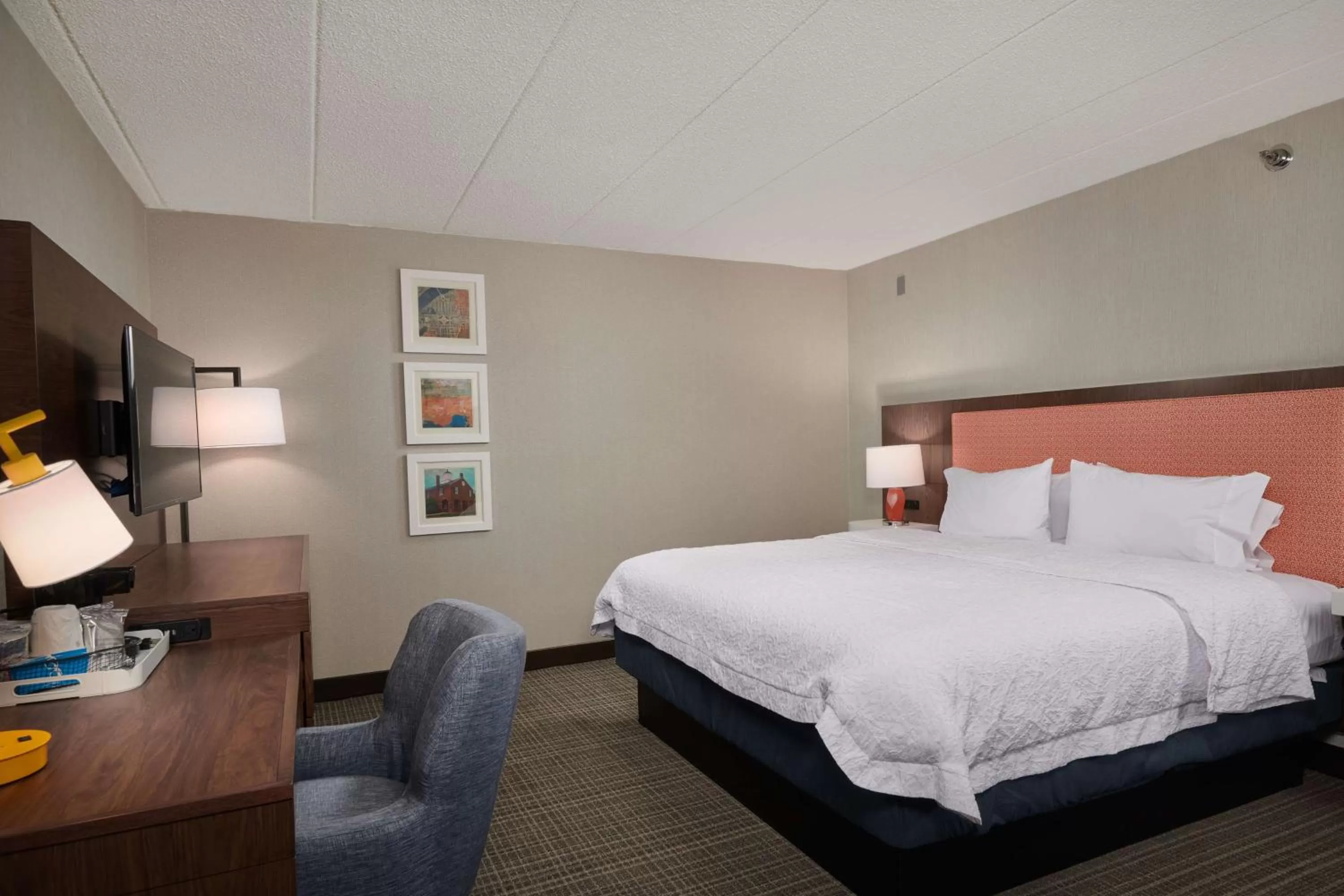 Bedroom, Bed in Hampton Inn Fairfax City