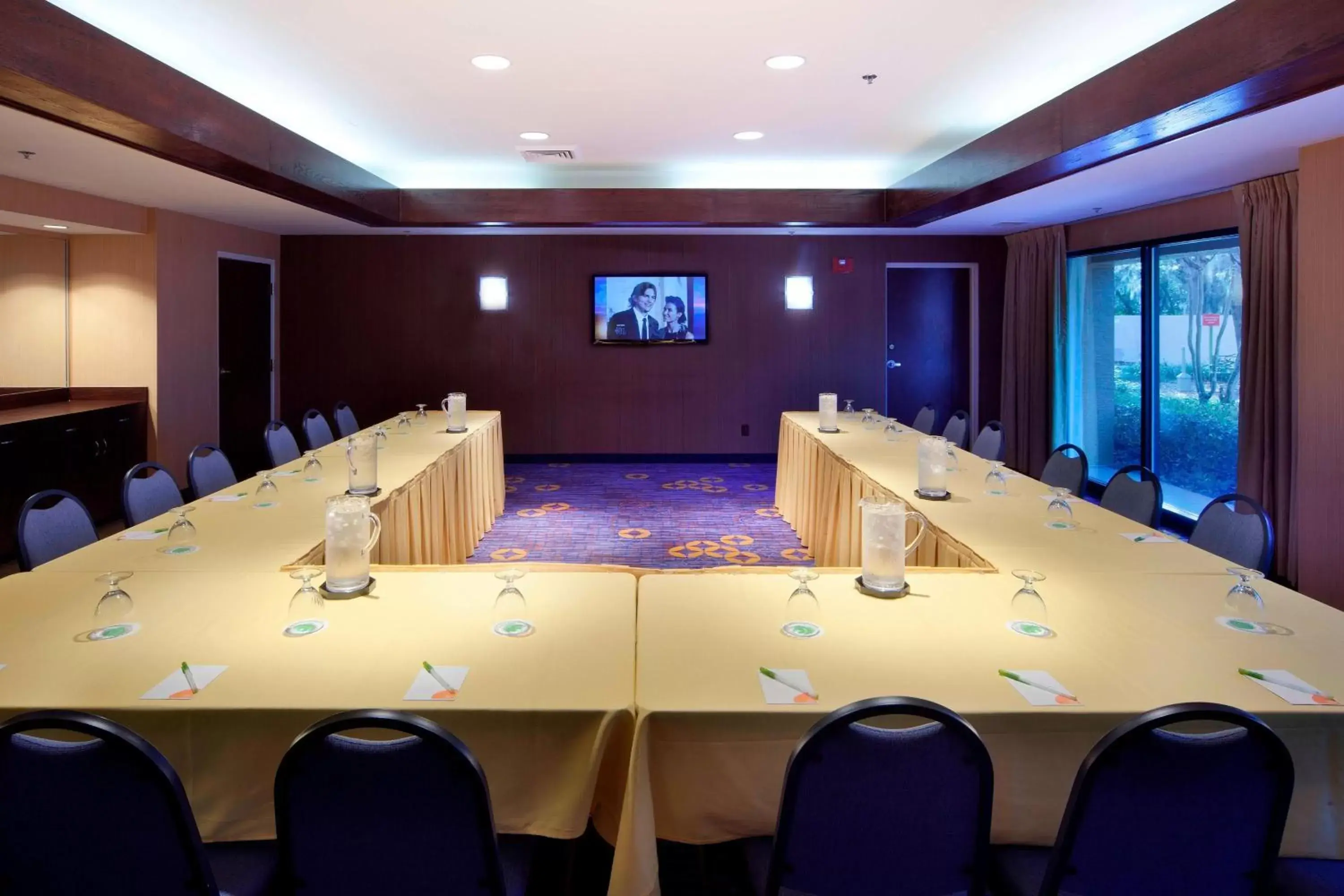 Meeting/conference room in Courtyard by Marriott Orlando East/UCF Area