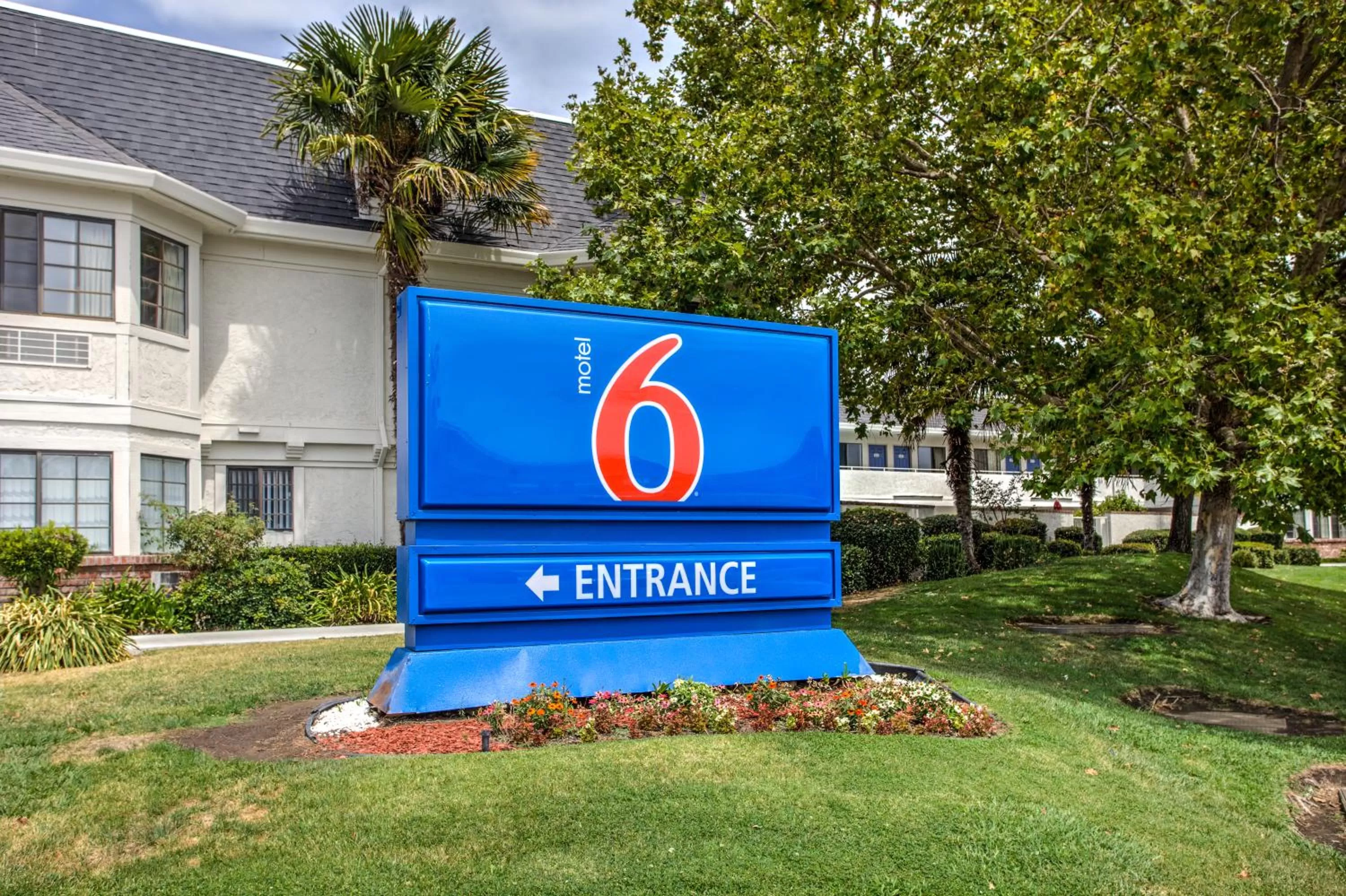 Facade/entrance in Motel 6-Fairfield, CA - North