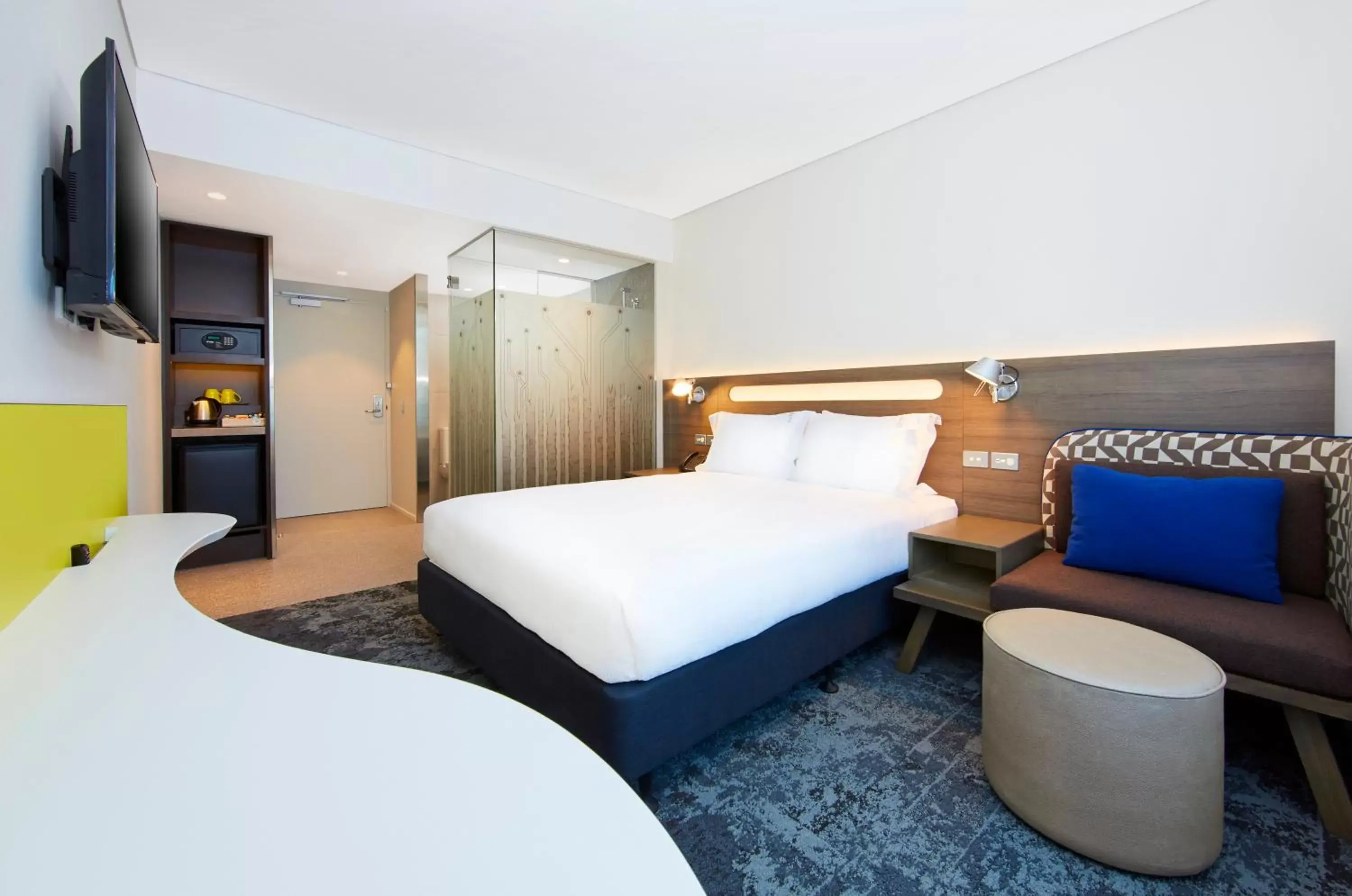 Photo of the whole room, Bed in Holiday Inn Express Sydney Macquarie Park, an IHG Hotel