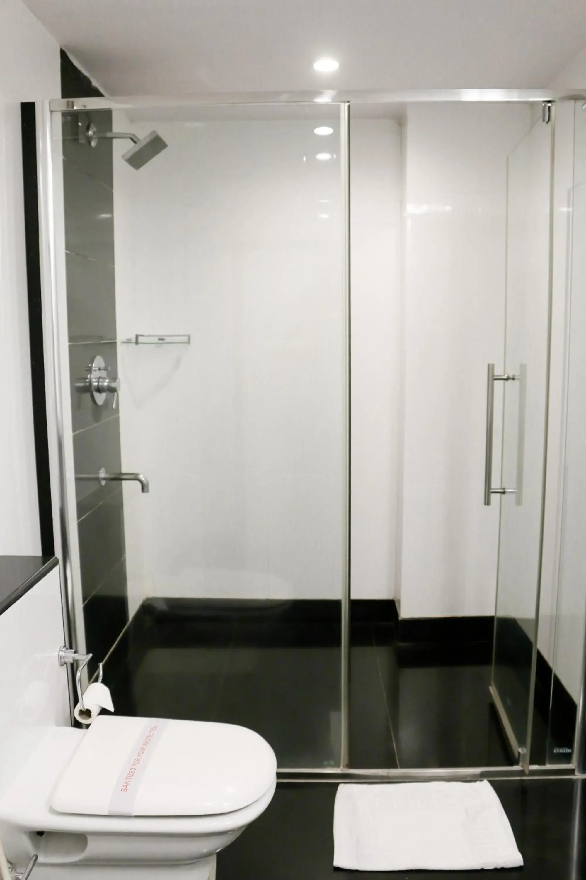 Bathroom in Hotel Winsar Park Bathroom in Hotel Winsar Park