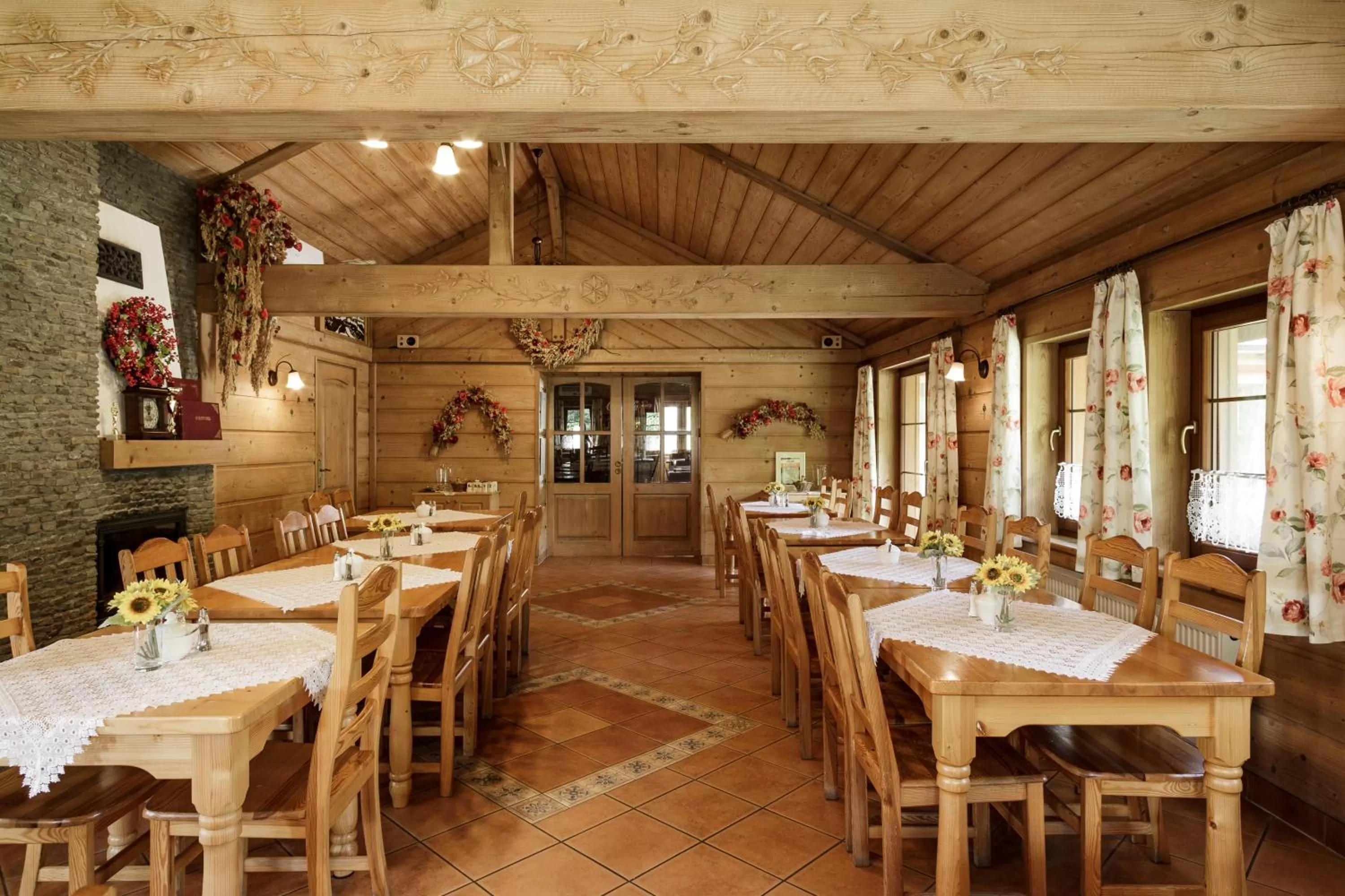 Restaurant/Places to Eat in Karina