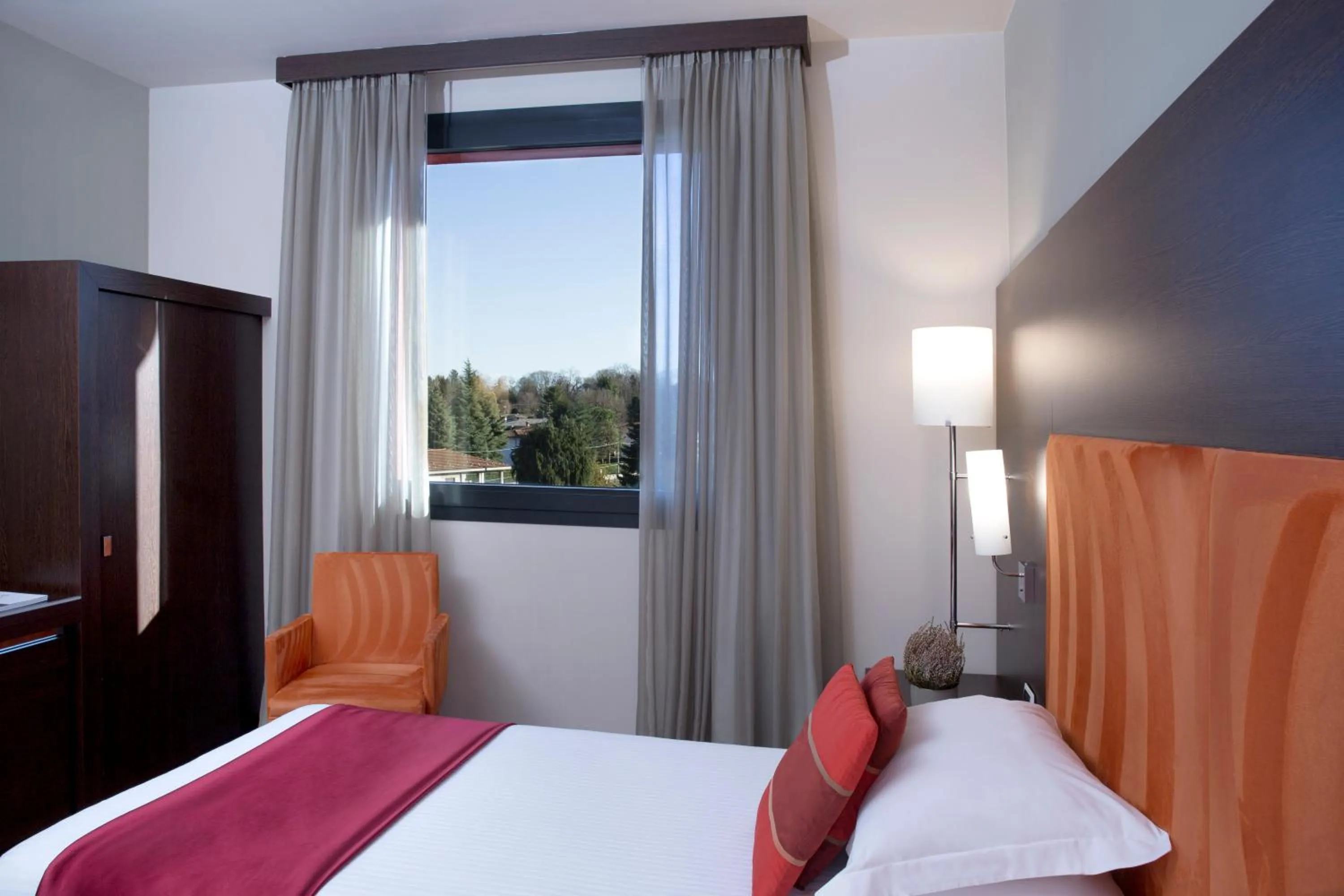 View (from property/room), Bed in Zeus Essence Dolce by Wyndham Milan Malpensa