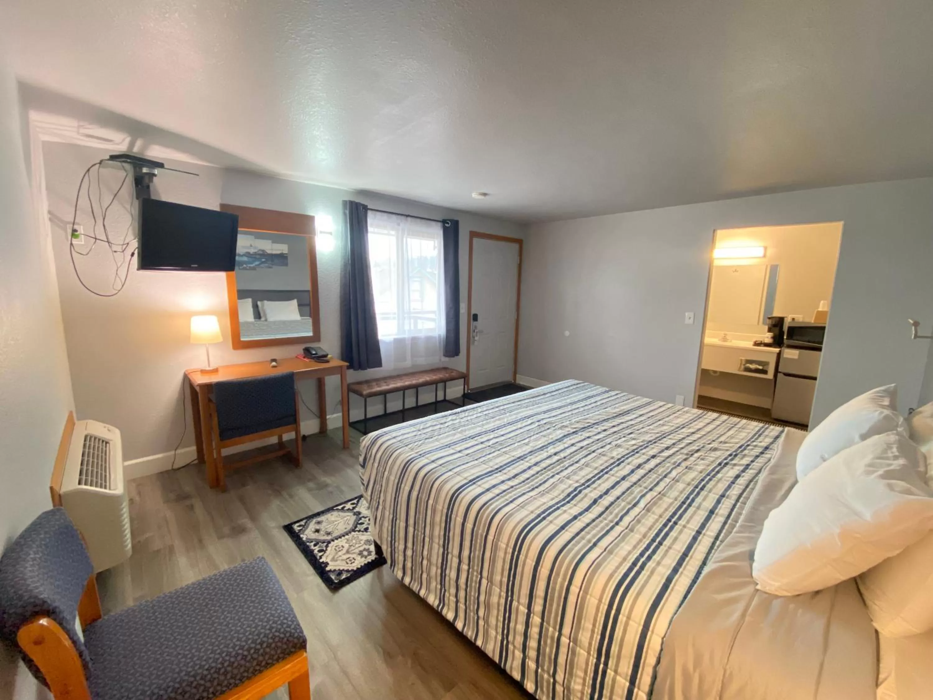 Bed in Aircrest Motel