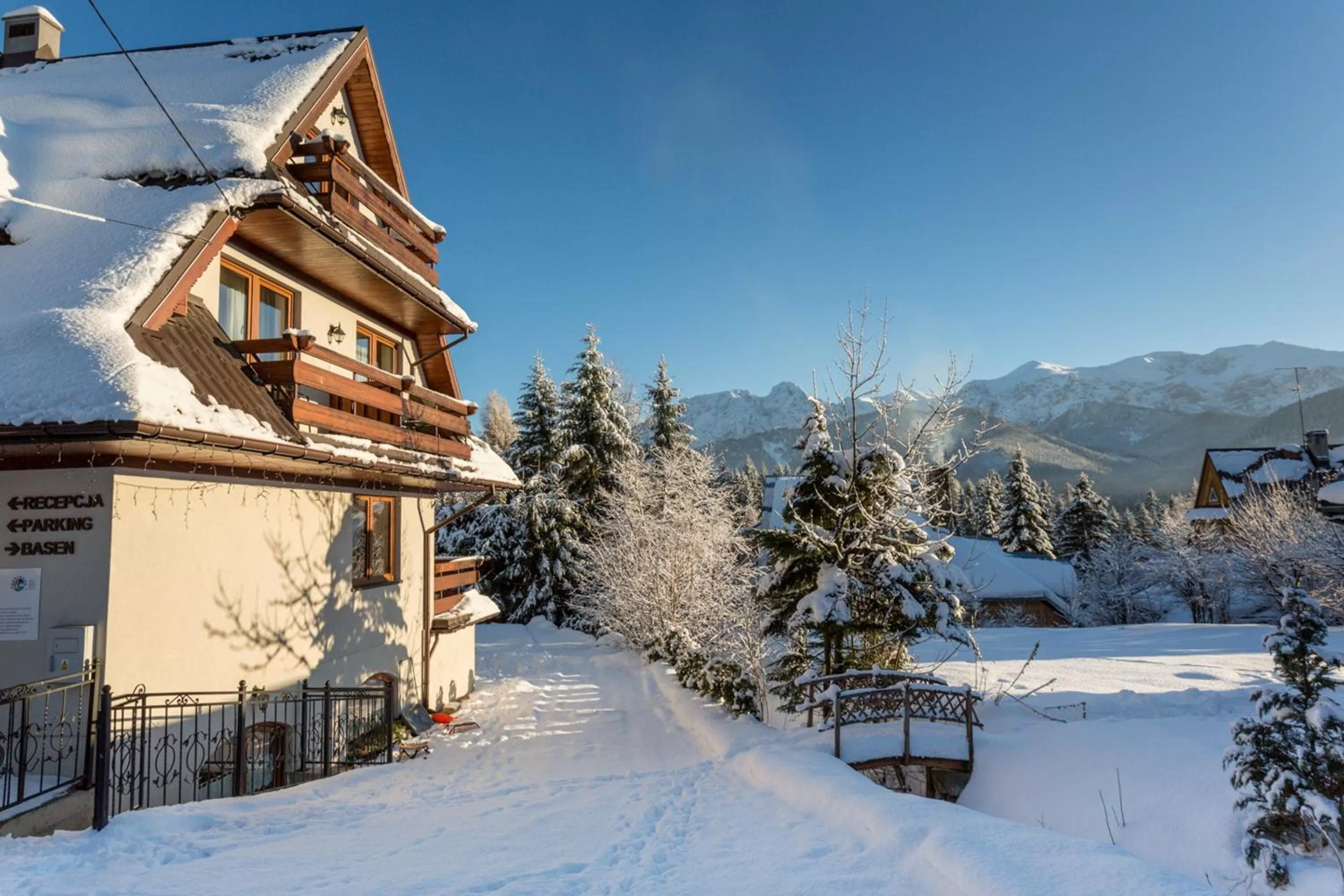 Property building in Willa Baciarka-basen, sauny i jacuzzi