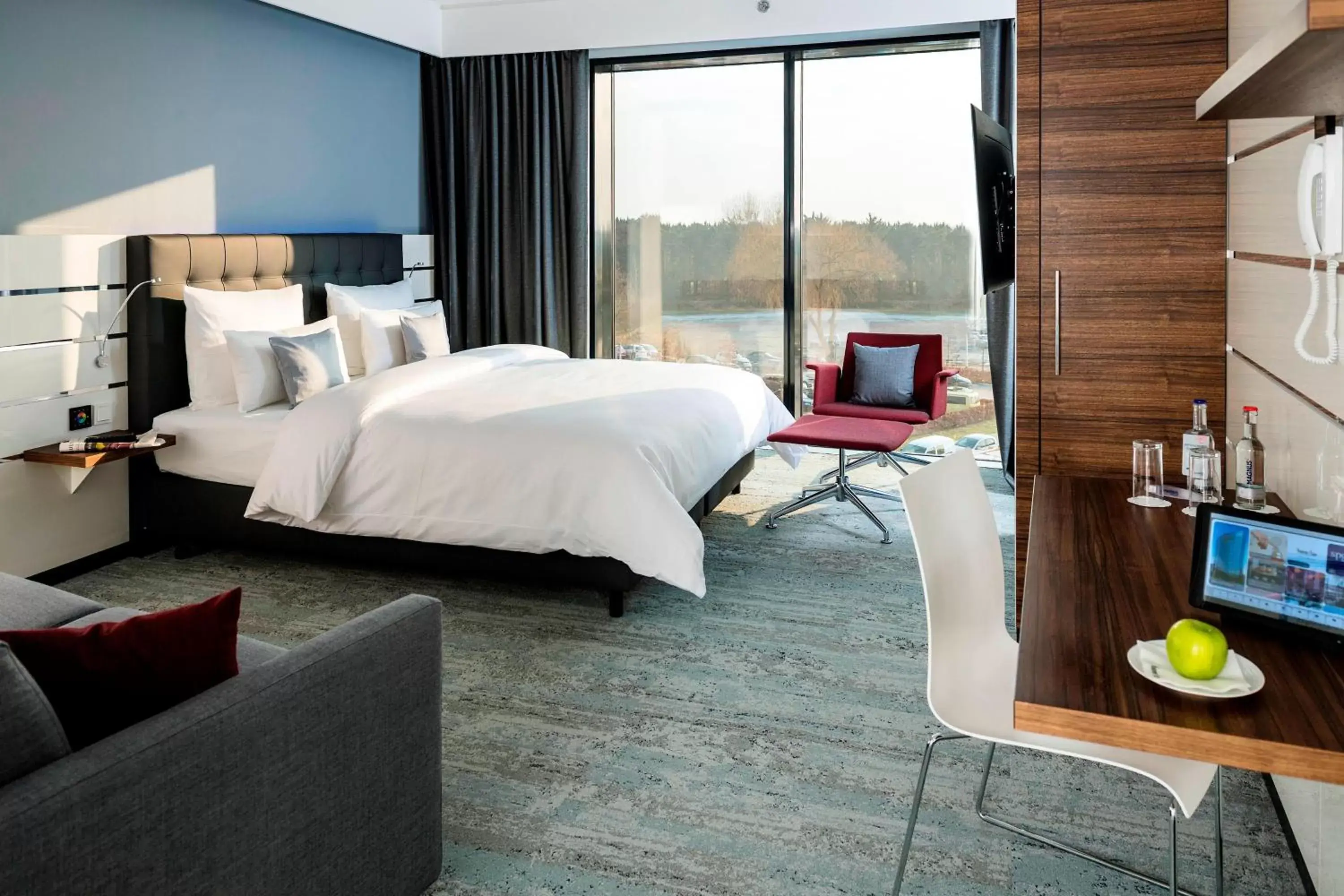 Photo of the whole room, Bed in Airport Plaza Hotel Hamburg, vorher bekannt als Nordport Plaza Hotel