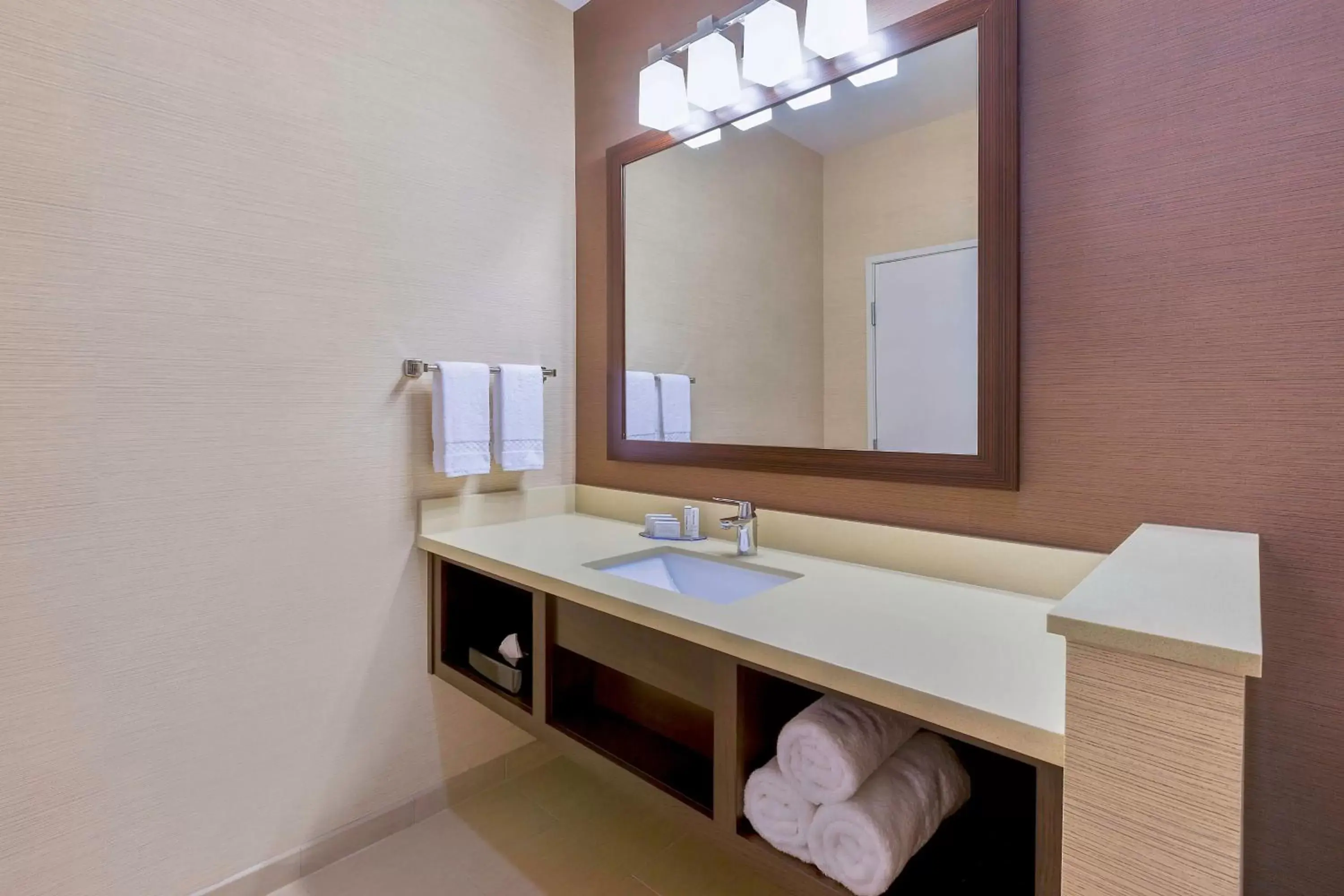 Bathroom in Fairfield Inn & Suites Riverside Corona/Norco
