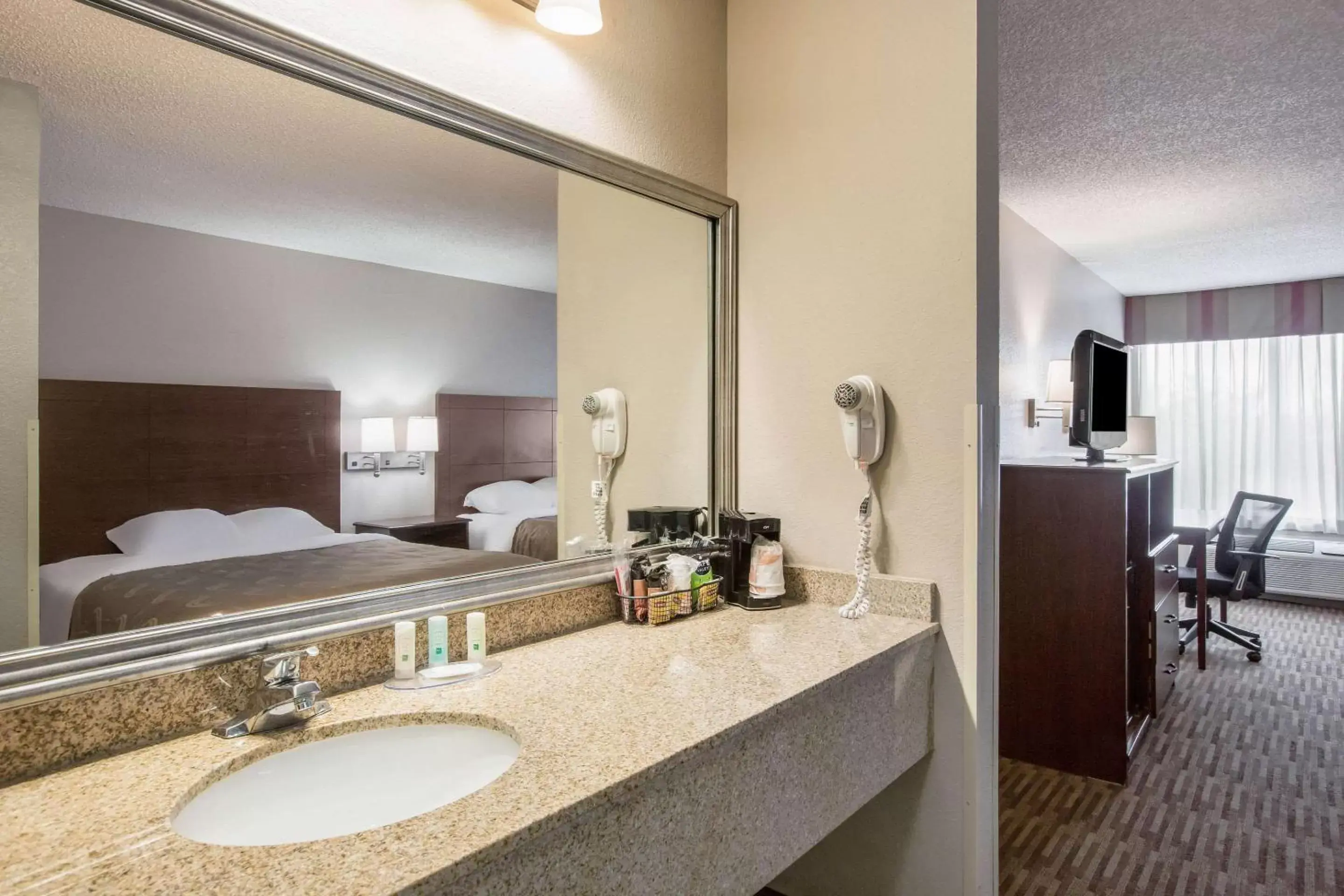 Photo of the whole room, Bathroom in Quality Inn & Suites Lawrence - University Area