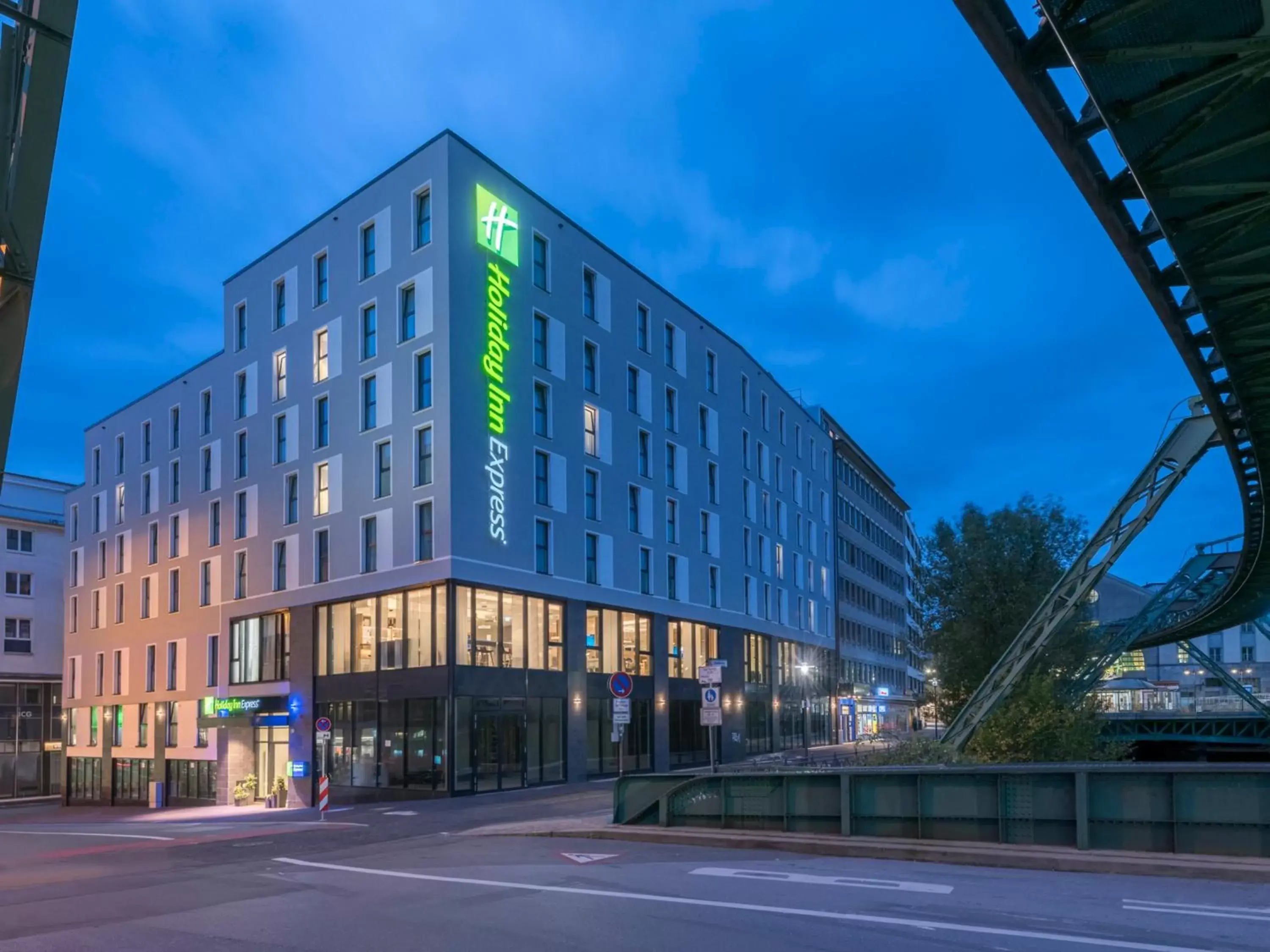 Property Building in Holiday Inn Express - Wuppertal - Hauptbahnhof, an IHG Hotel