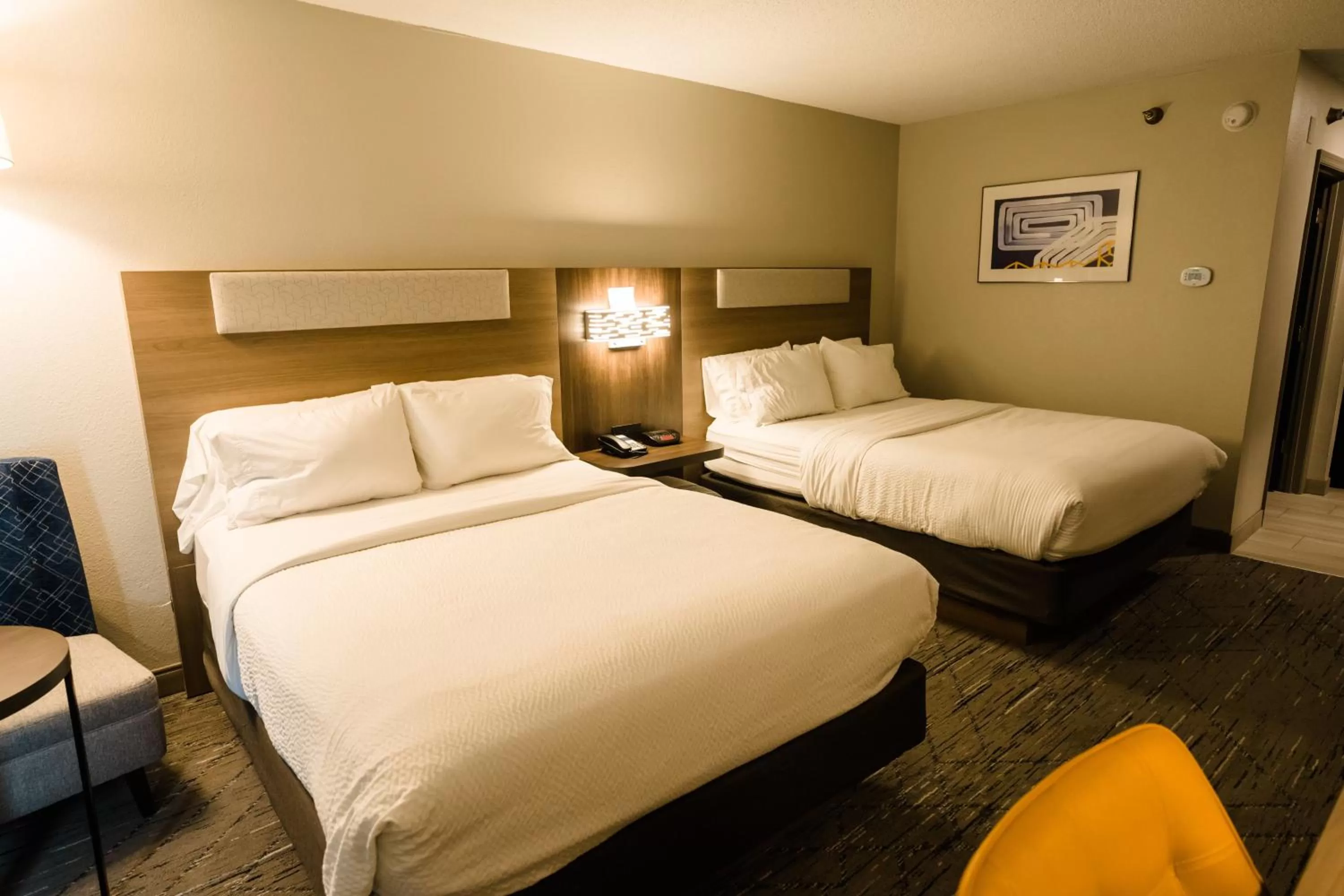 Photo of the whole room, Bed in Holiday Inn Express Hotel & Suites Knoxville-North-I-75 Exit 112 by IHG