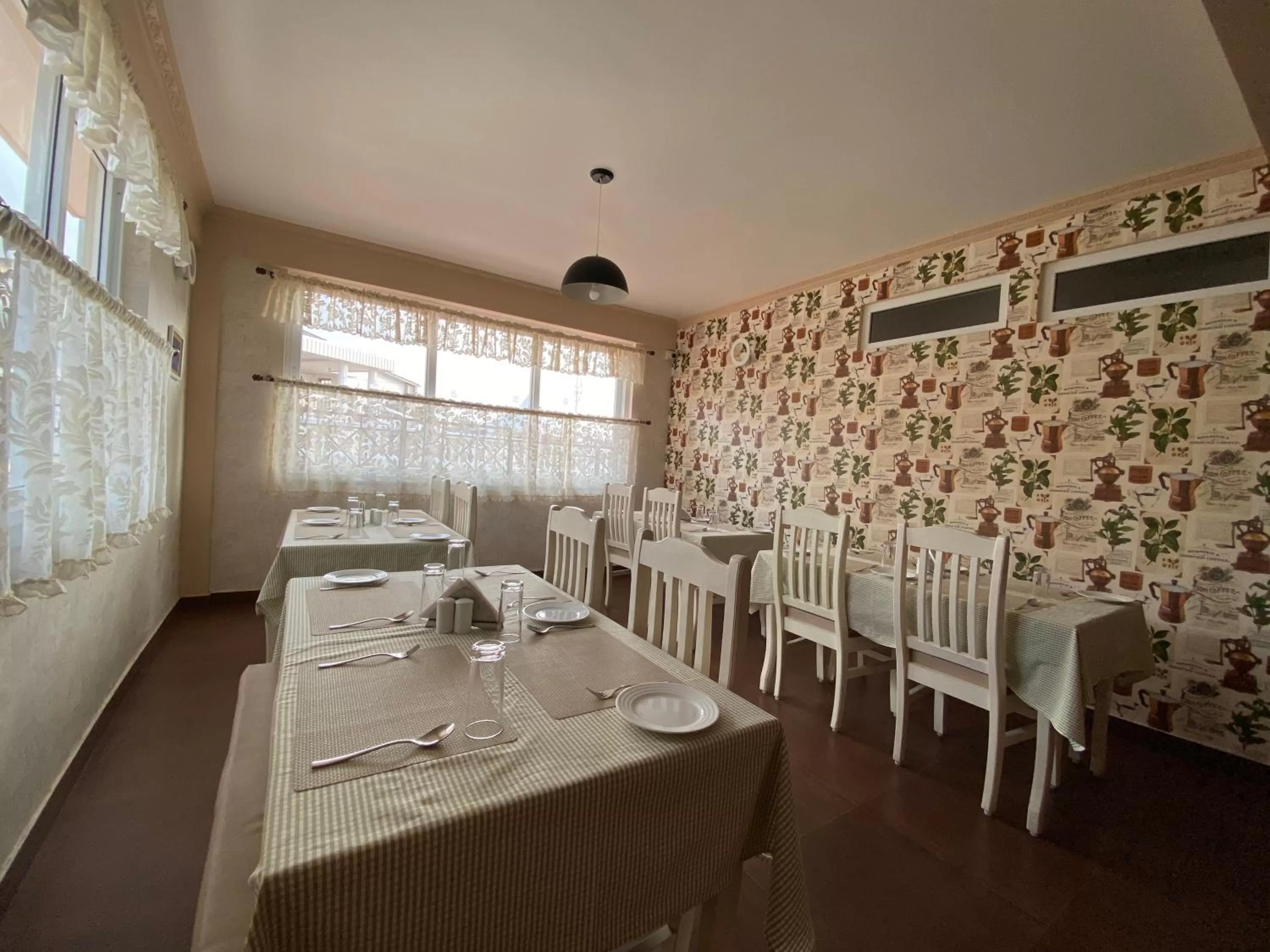 Restaurant/Places to Eat in Windermere Inn