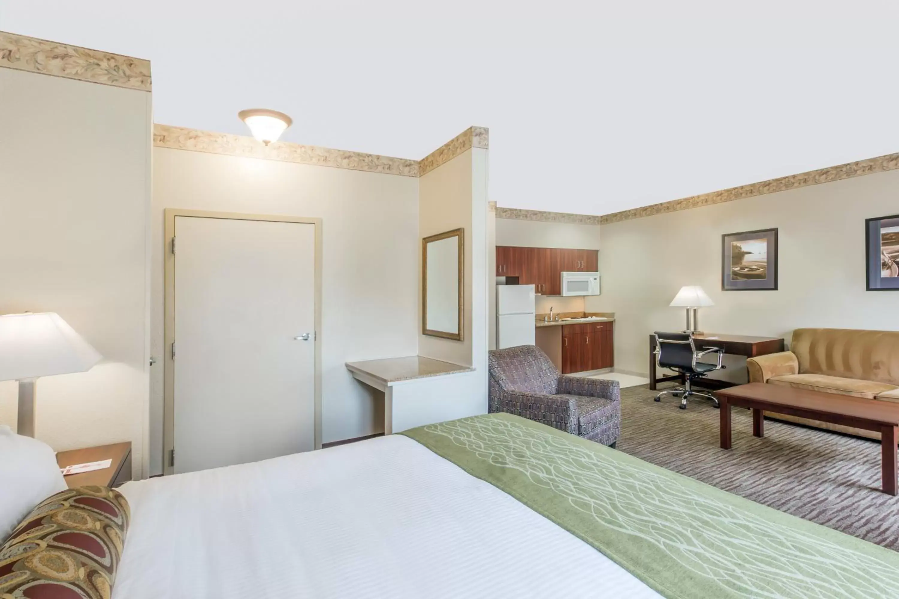 Photo of the whole room, Room Photo in Hawthorn Suites by Wyndham Rancho Cordova/Folsom