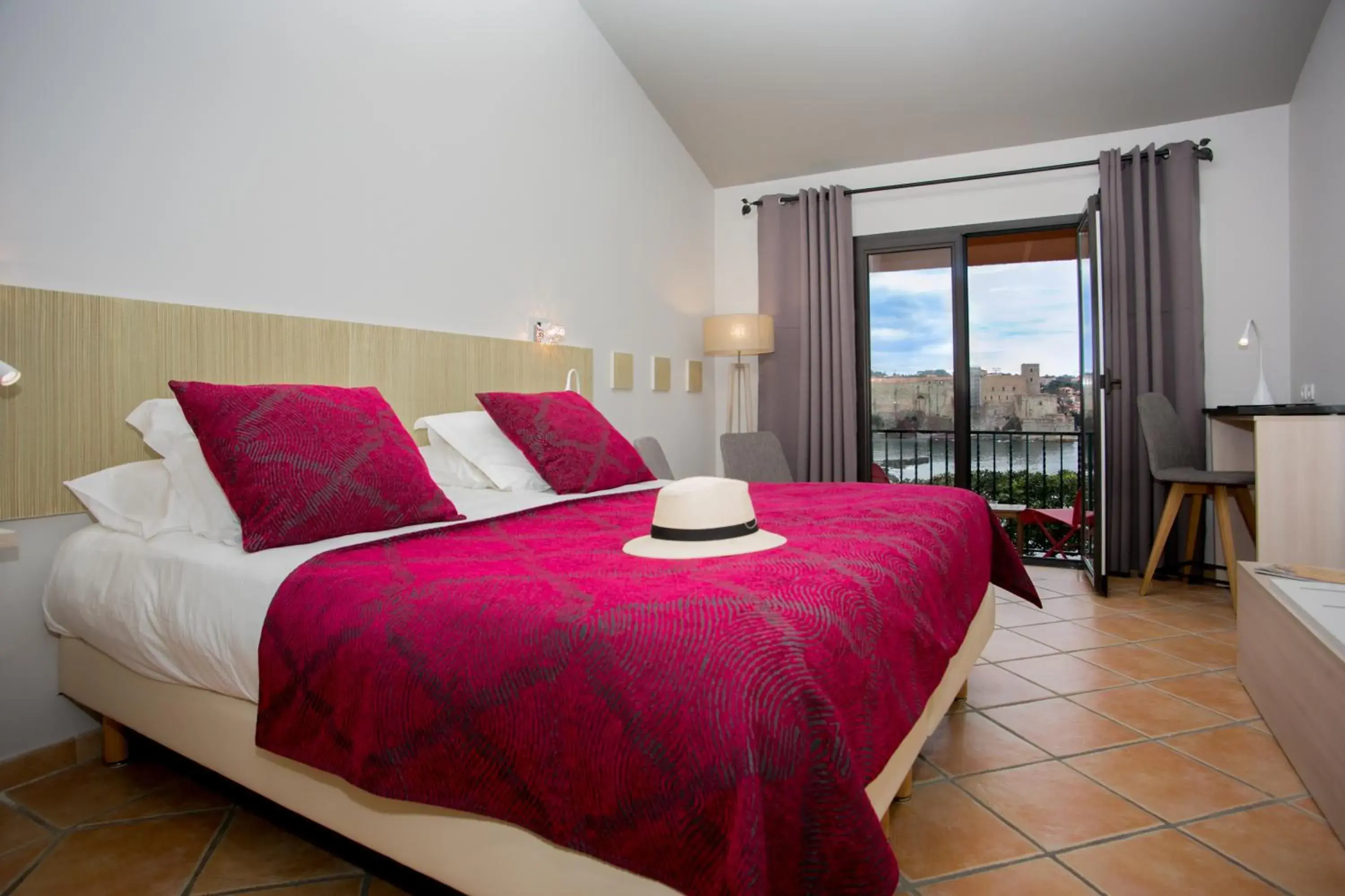 Balcony/Terrace, Bed in Le Relais Des Trois Mas