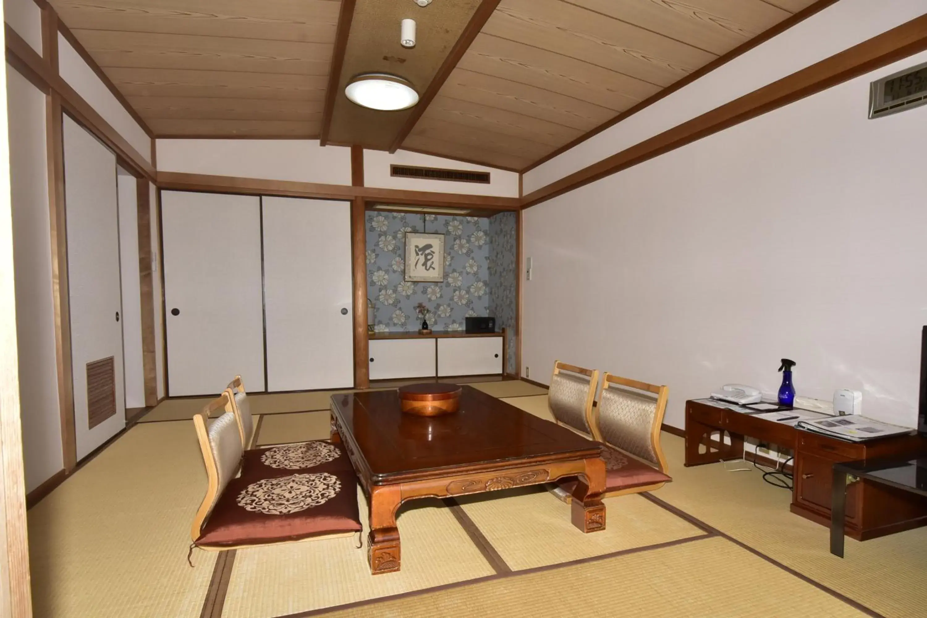 Photo of the whole room, Seating Area in Shimoda Prince Hotel