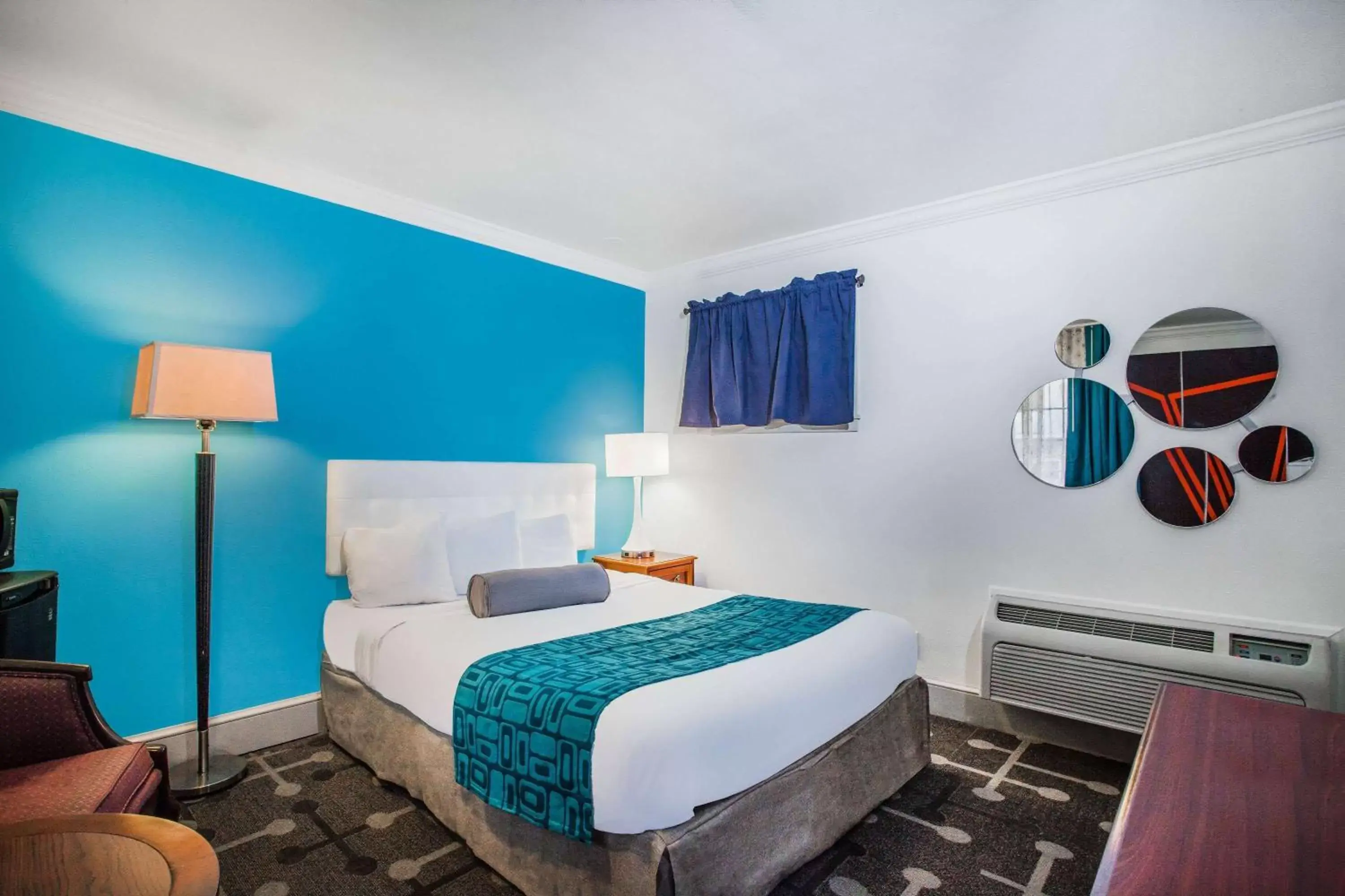 Photo of the whole room, Bed in Howard Johnson by Wyndham Hershey