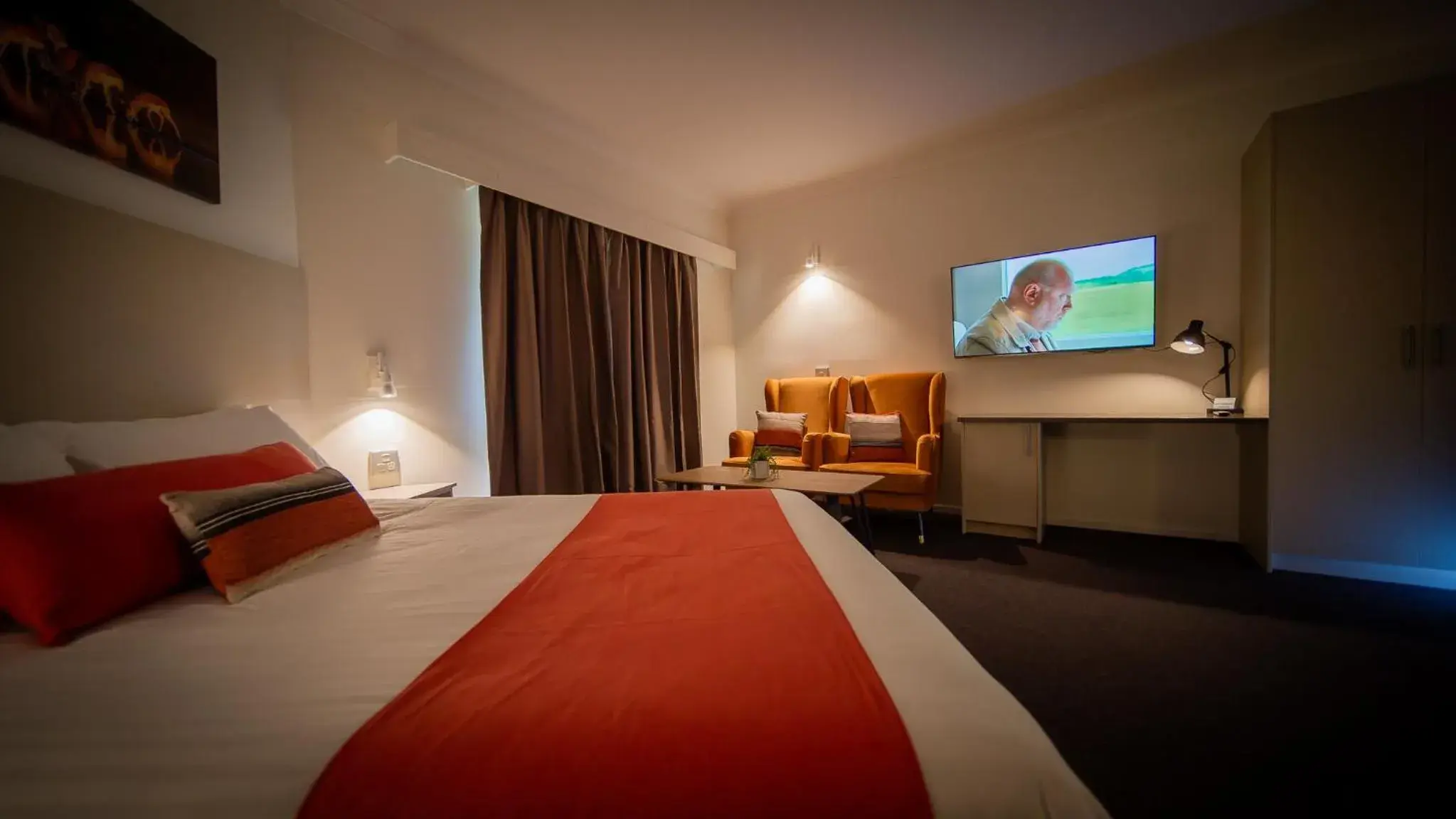 Bedroom, Bed in Hamilton's Queanbeyan Motel