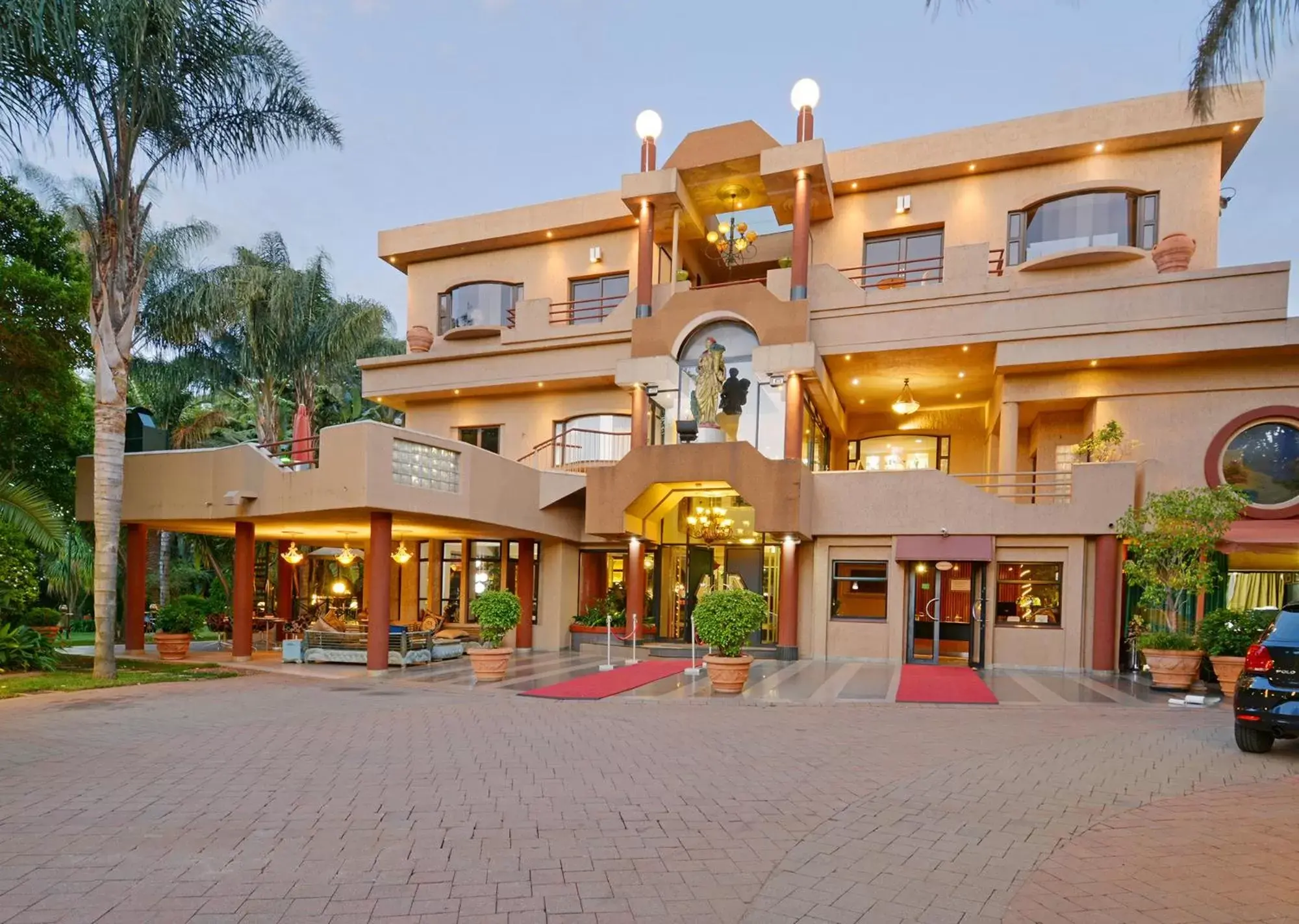 Facade/entrance, Property Building in Villa Simonne