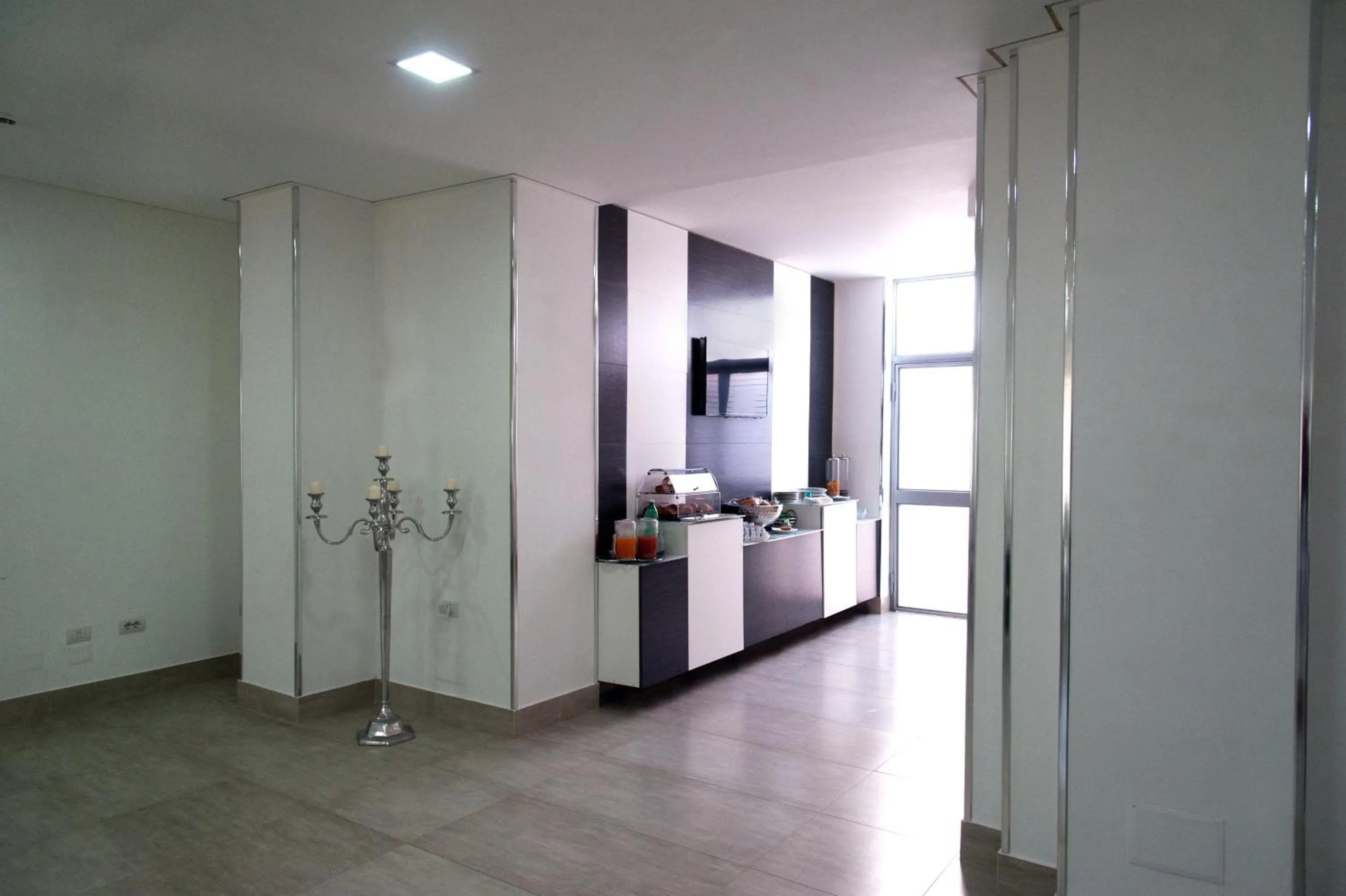 Restaurant/places to eat in Hotel Regina