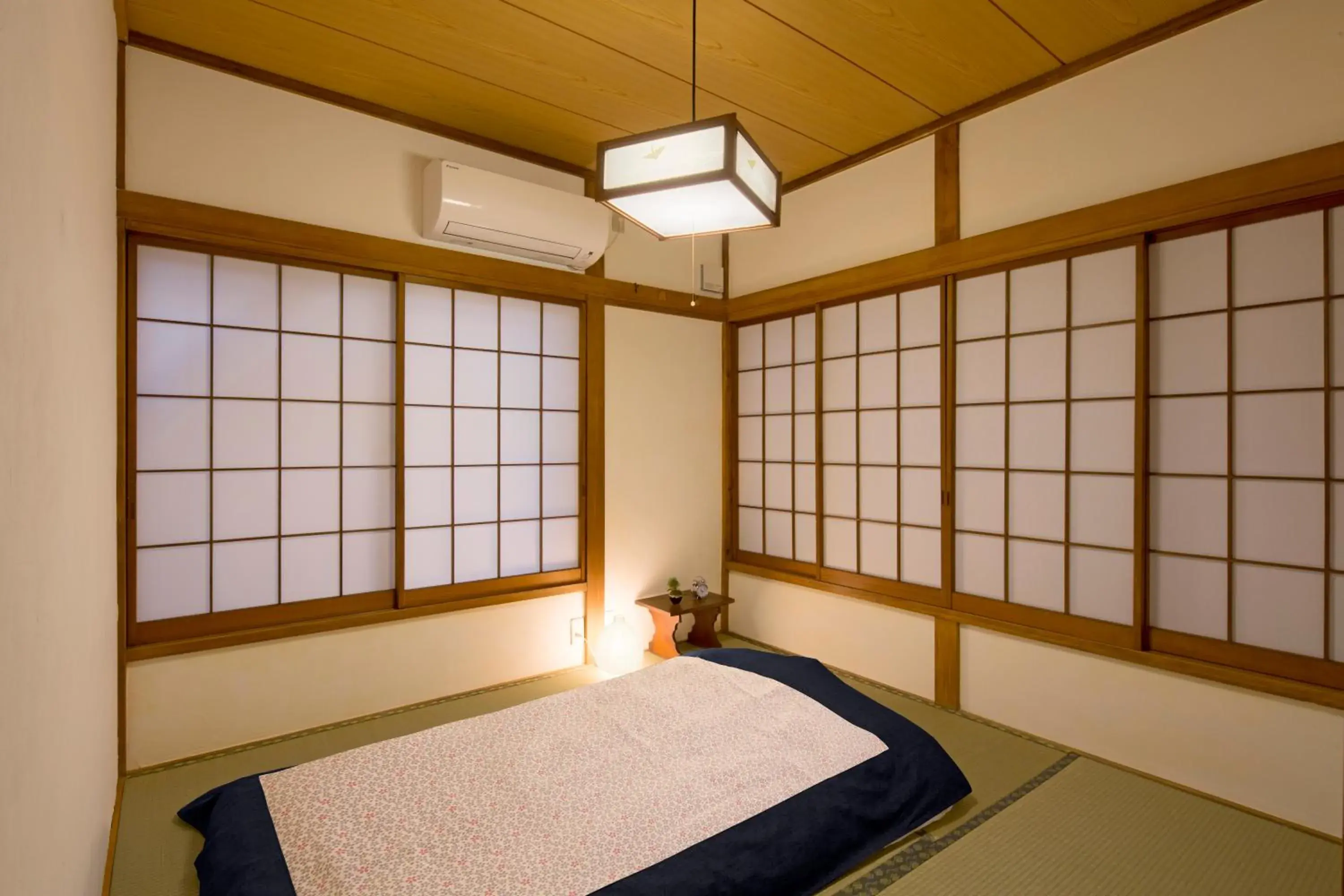 Photo of the whole room, Bed in Sheena and Ippei Guesthouse