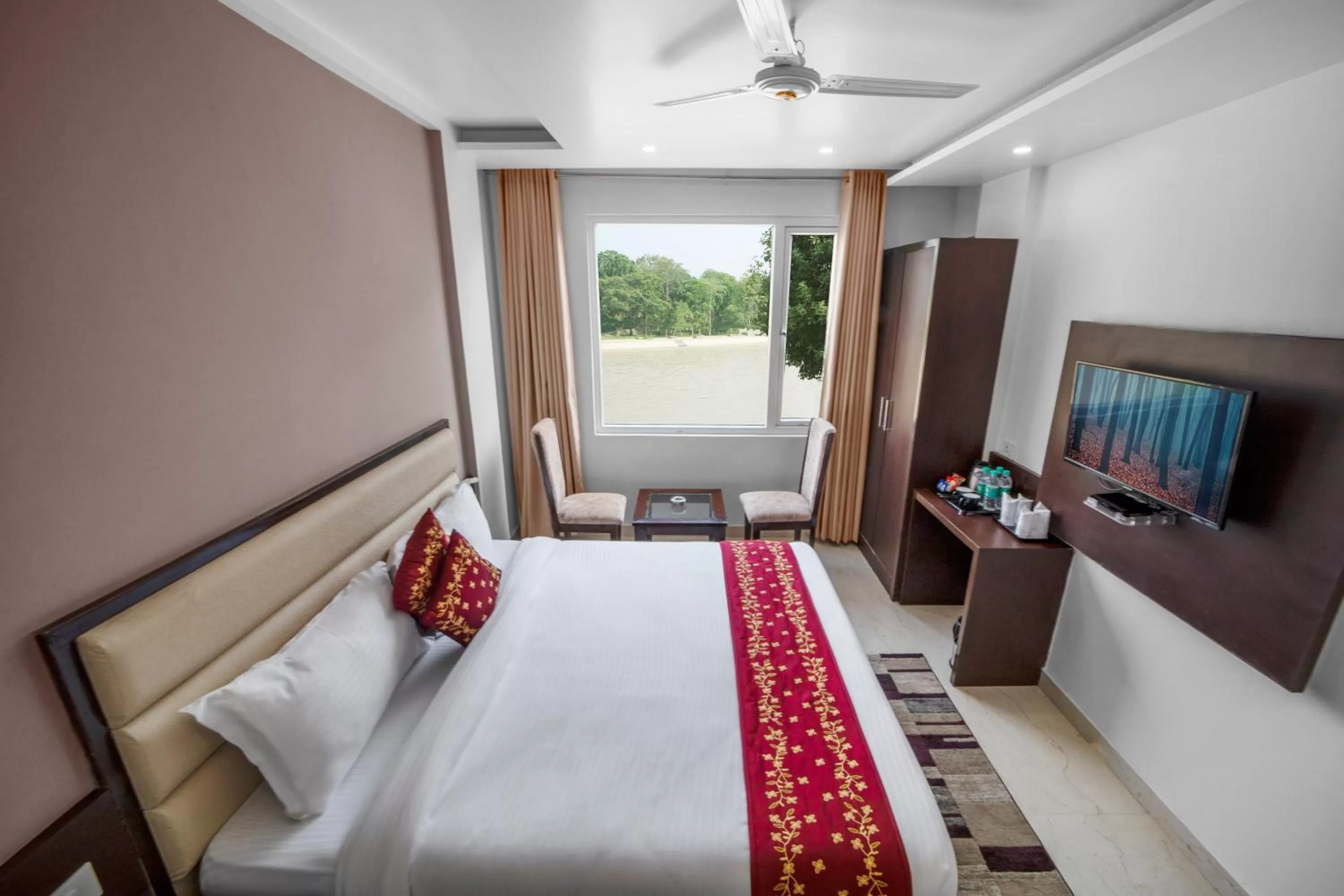 Bed in Hotel Trimurti