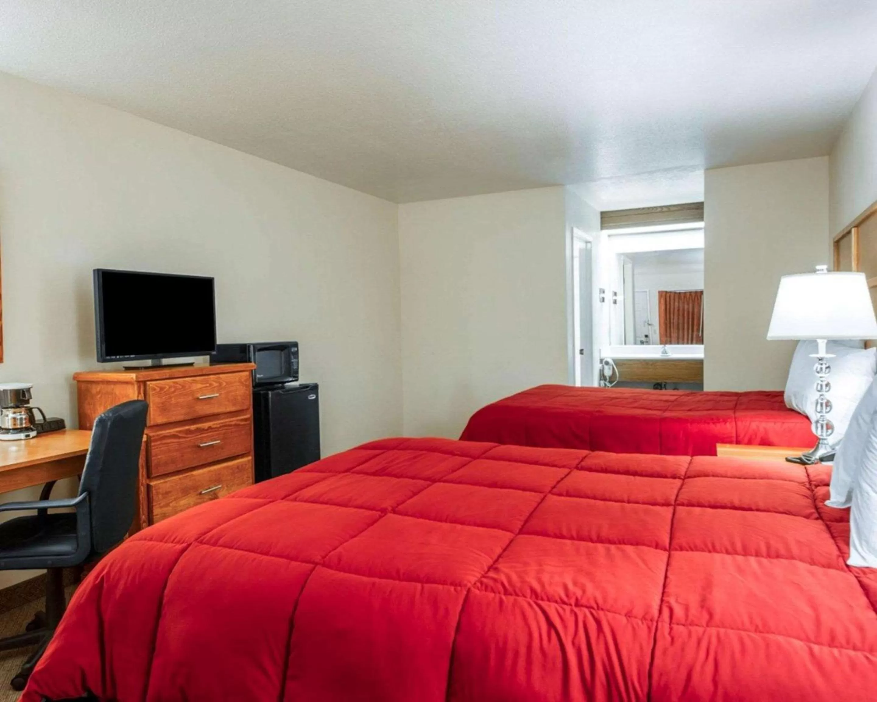 Photo of the whole room in Sea Drift Inn