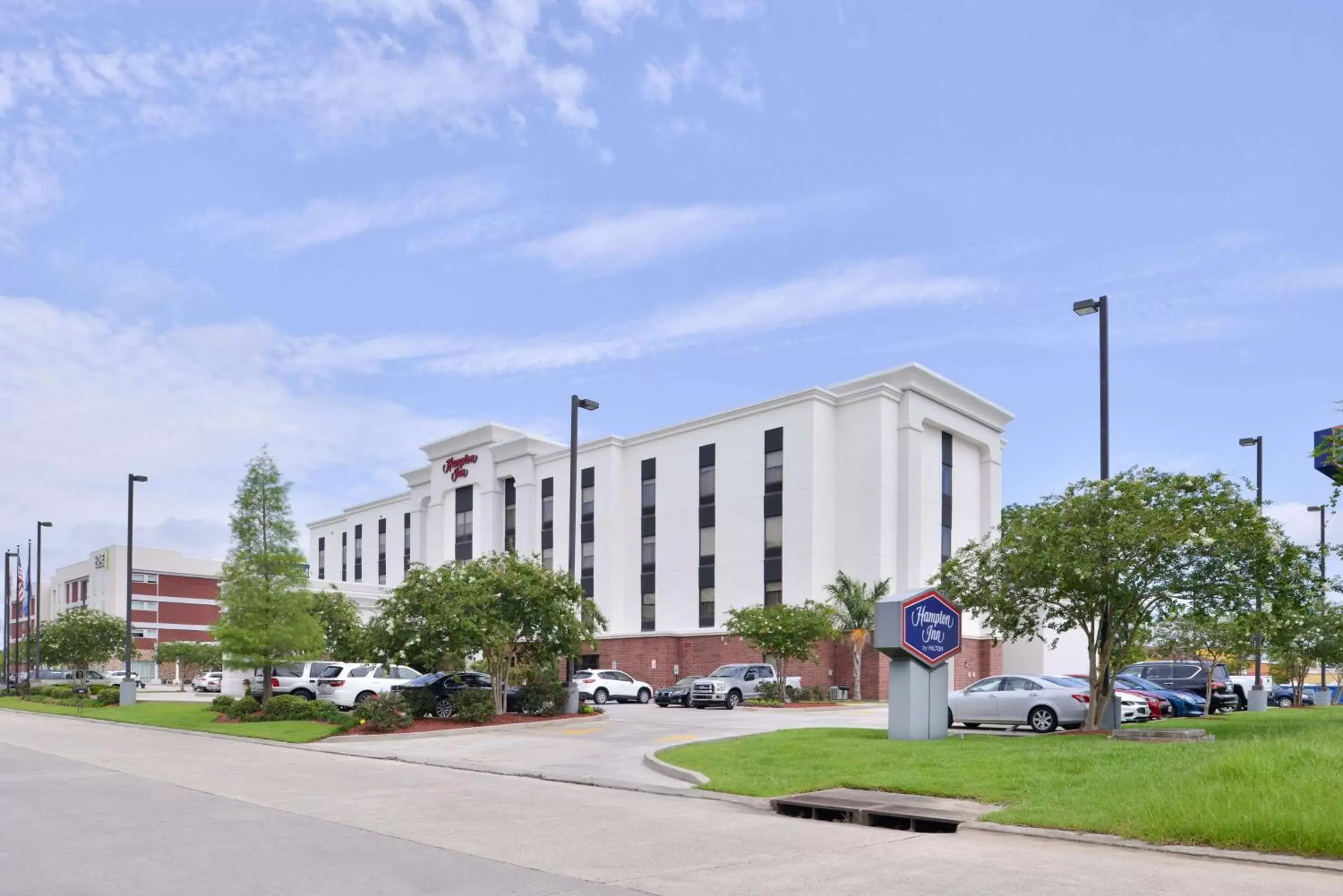 Property Building in Hampton Inn Gonzales