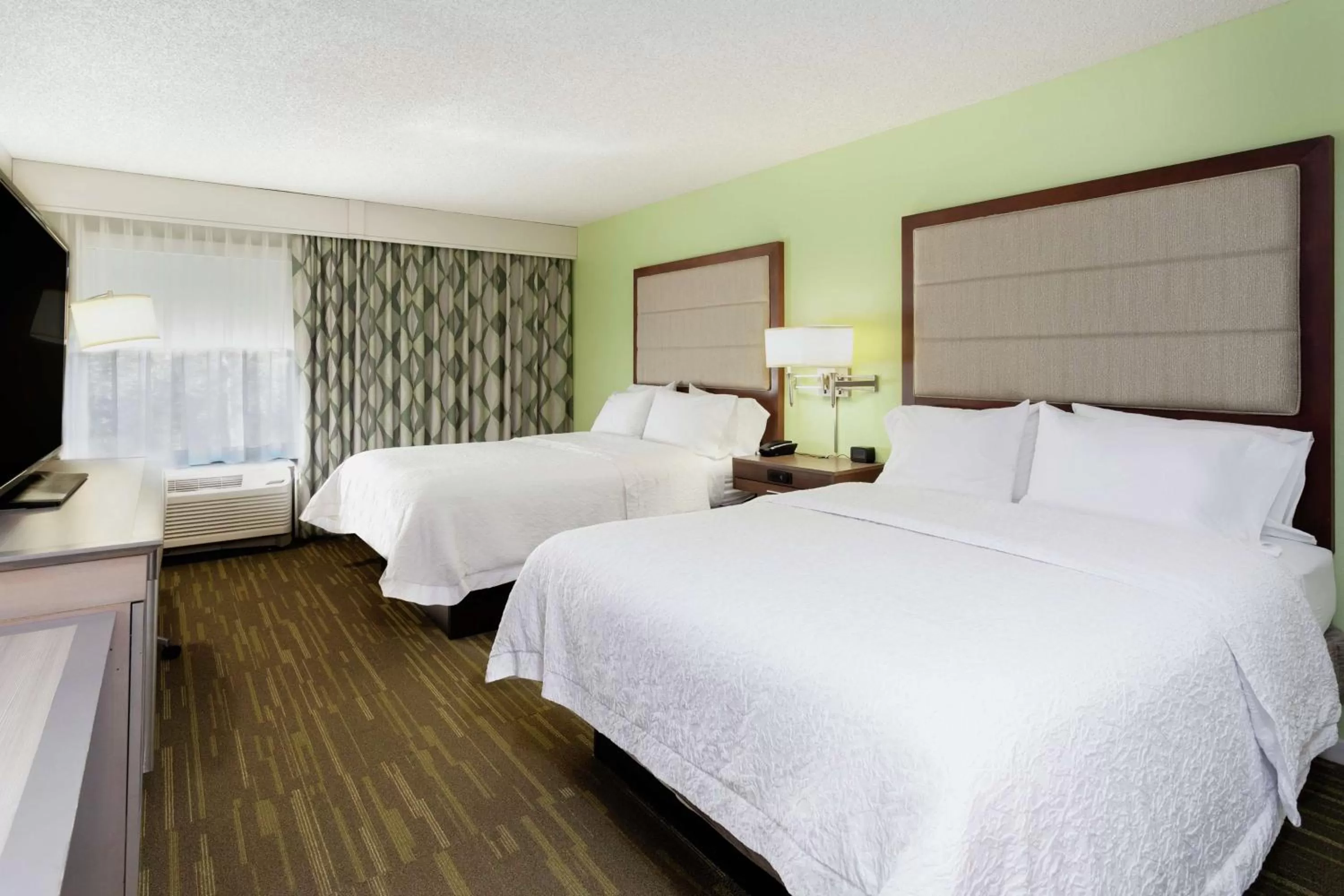 Bedroom, Bed in Hampton Inn Melbourne