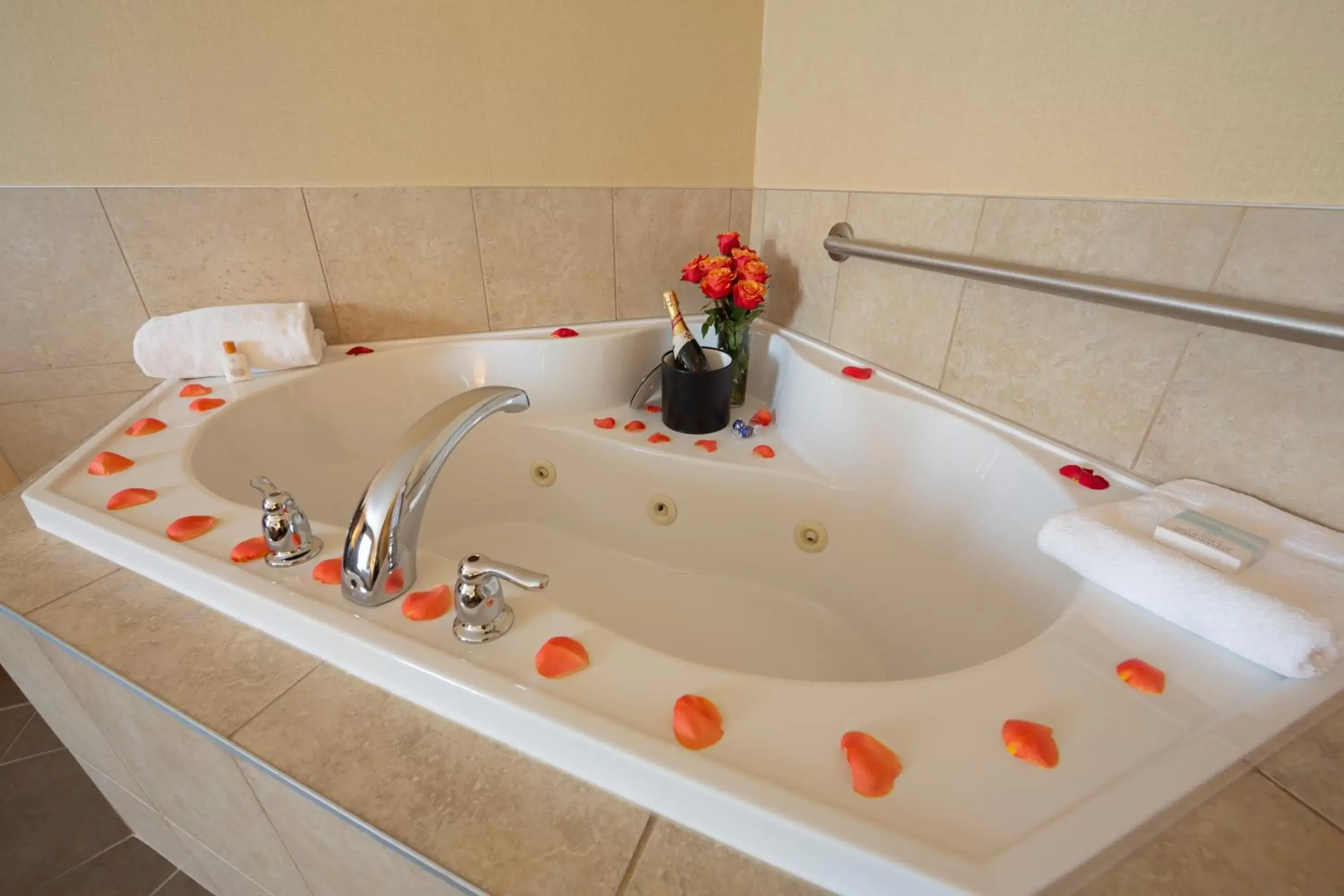 Bath, Bathroom in Bayview Hotel