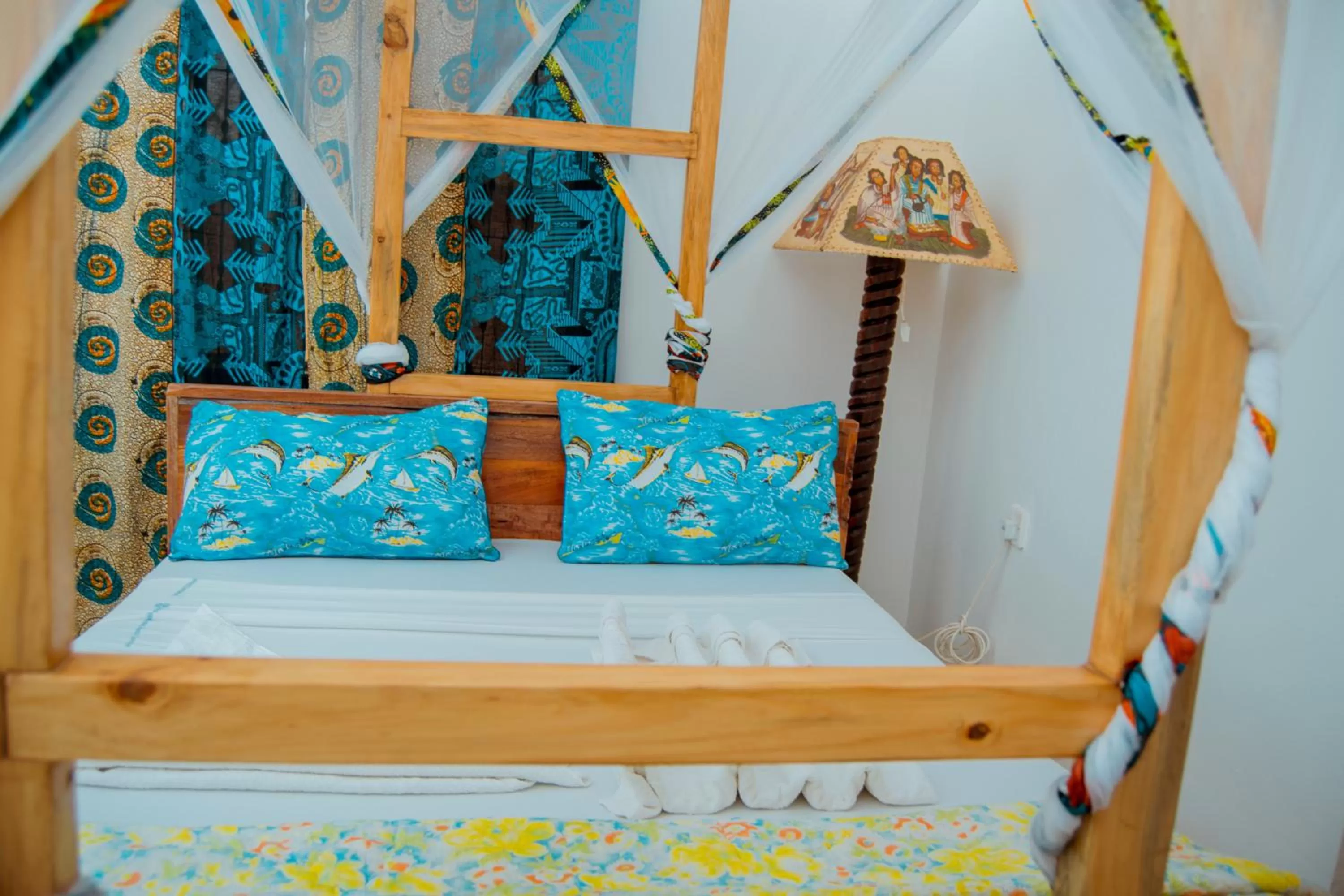 Bed, Seating Area in The Belle View Inn Bed & Breakfast