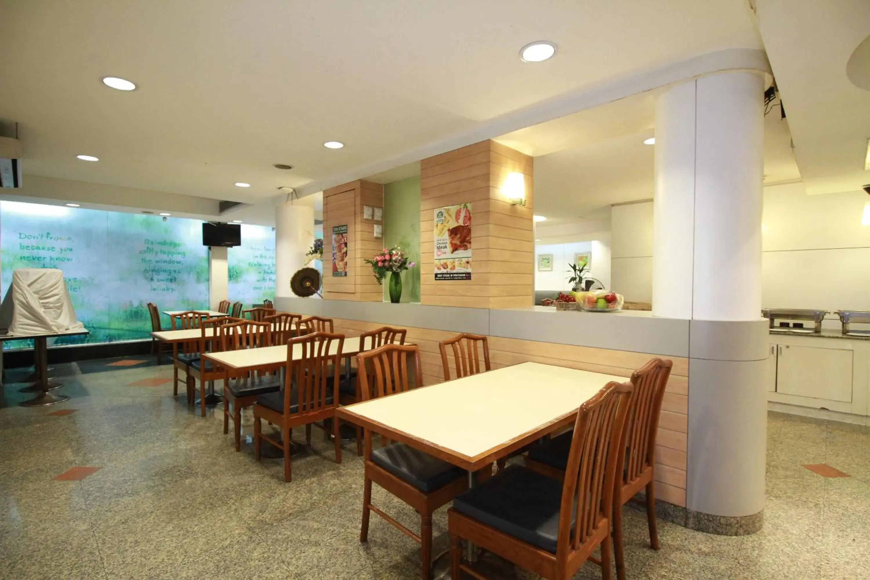 Restaurant/places to eat, Lounge/Bar in Ten Stars Hotel Pratunam