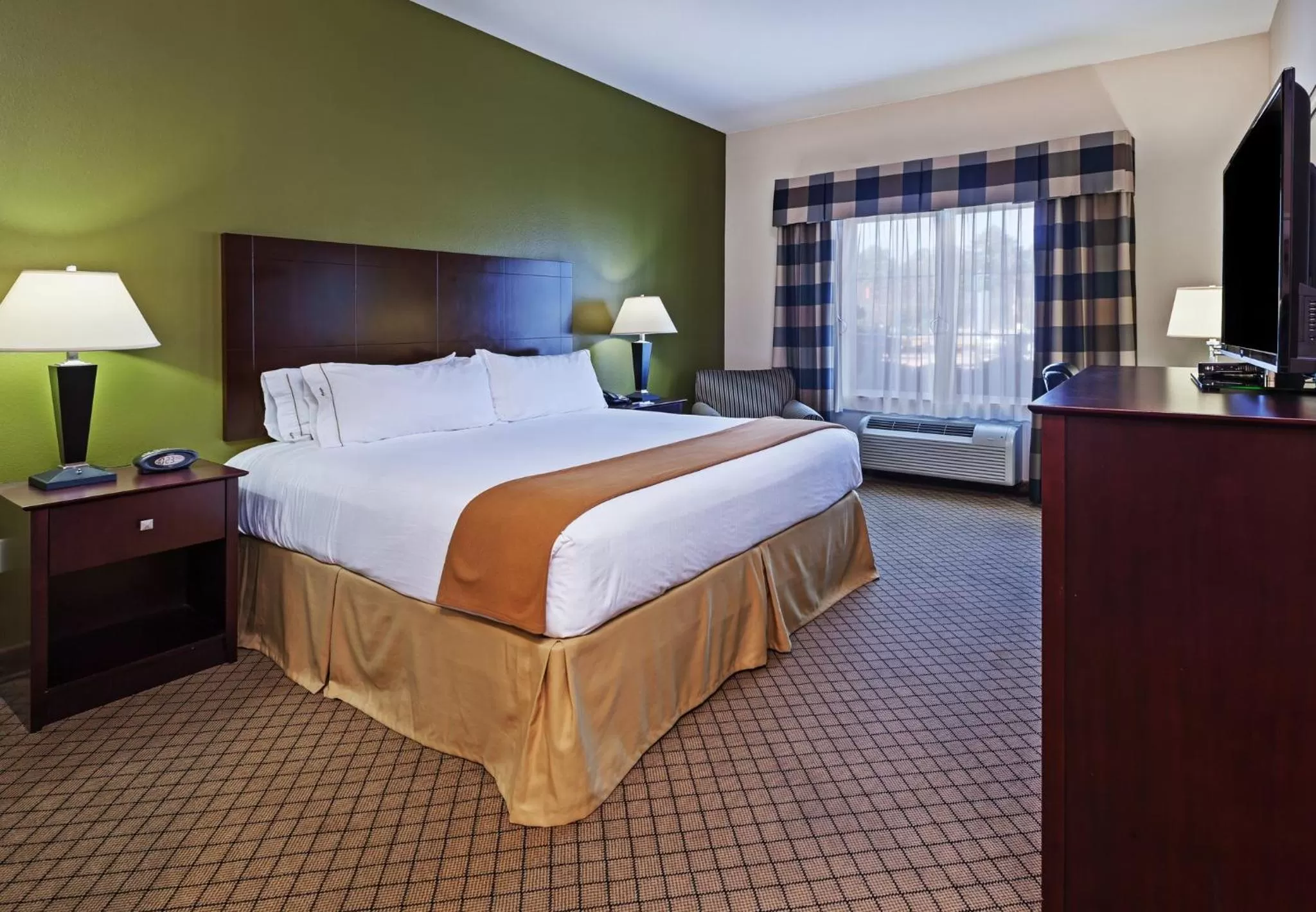 Photo of the whole room, Bed in Holiday Inn Express Hotel & Suites Kilgore North by IHG
