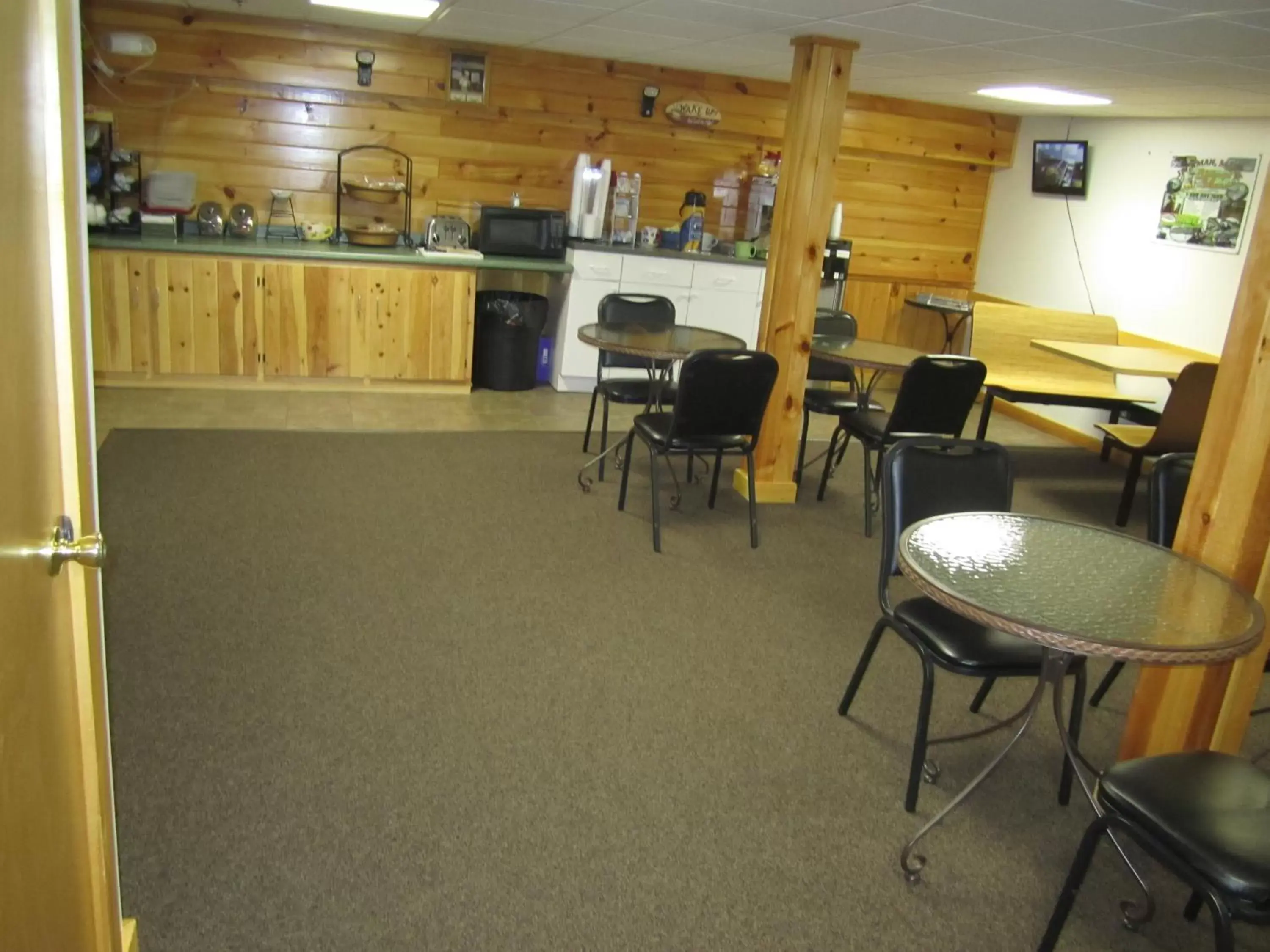 Banquet/Function facilities, Restaurant/Places to Eat in Bishops Country Inn Motel