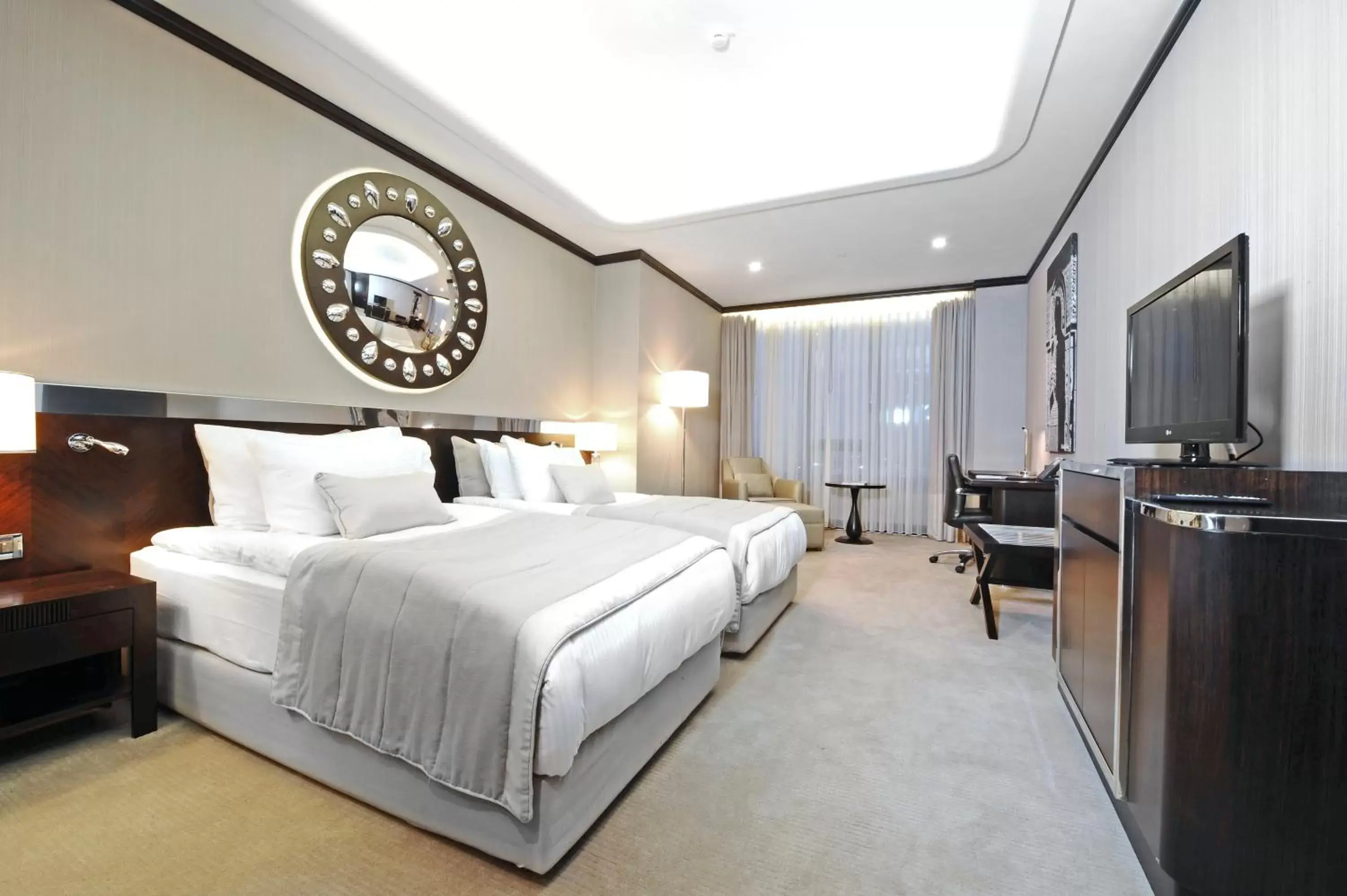 Photo of the whole room, Bed in Crowne Plaza Bursa Convention Center & Thermal Spa, an IHG Hotel