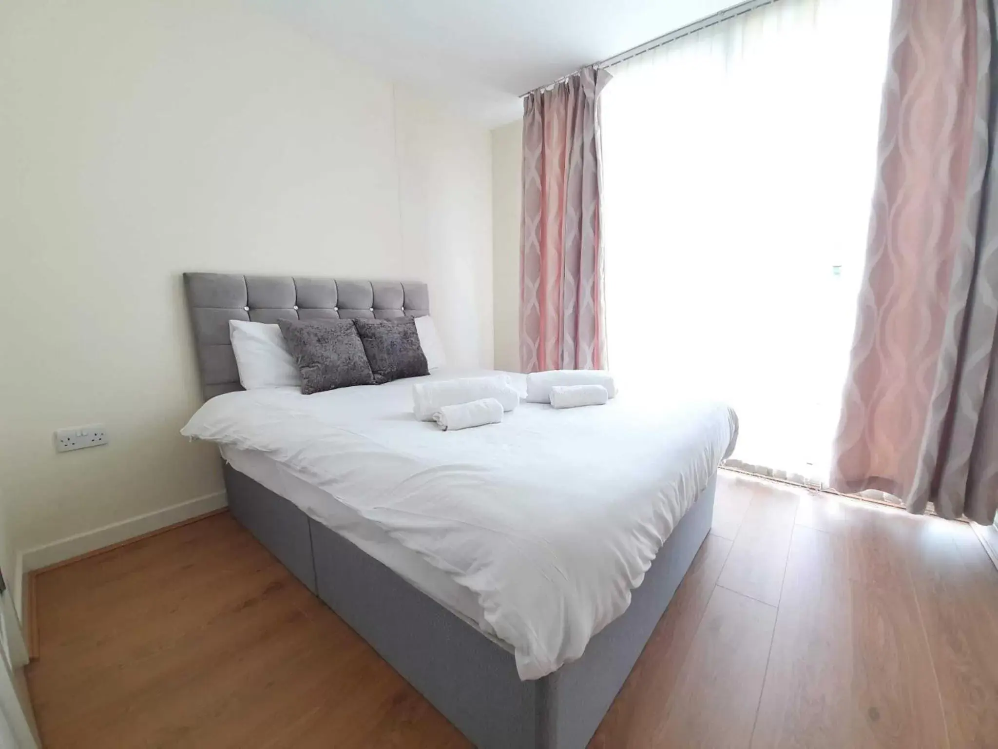 Bedroom, Bed in Dazzon Apartments - HUB - Central MK