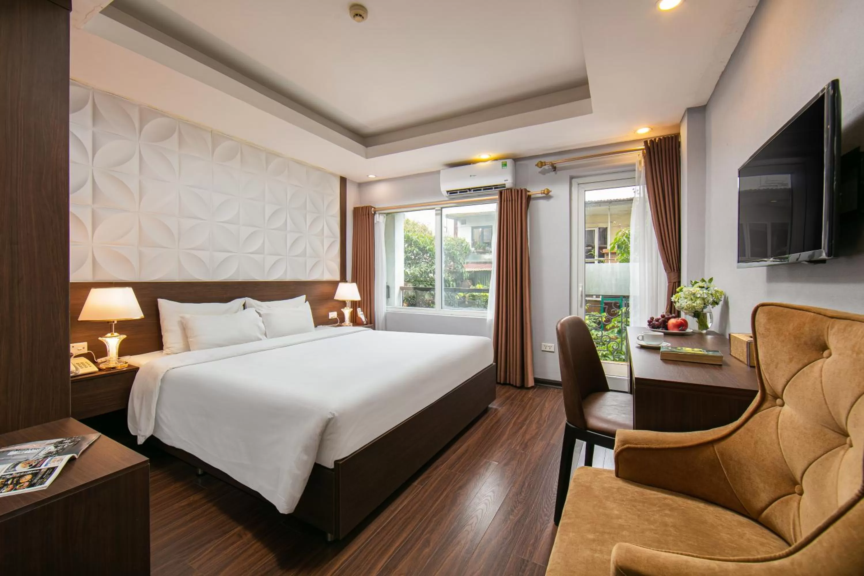 Photo of the whole room, Bed in Hanoi Diamond King Hotel & Travel