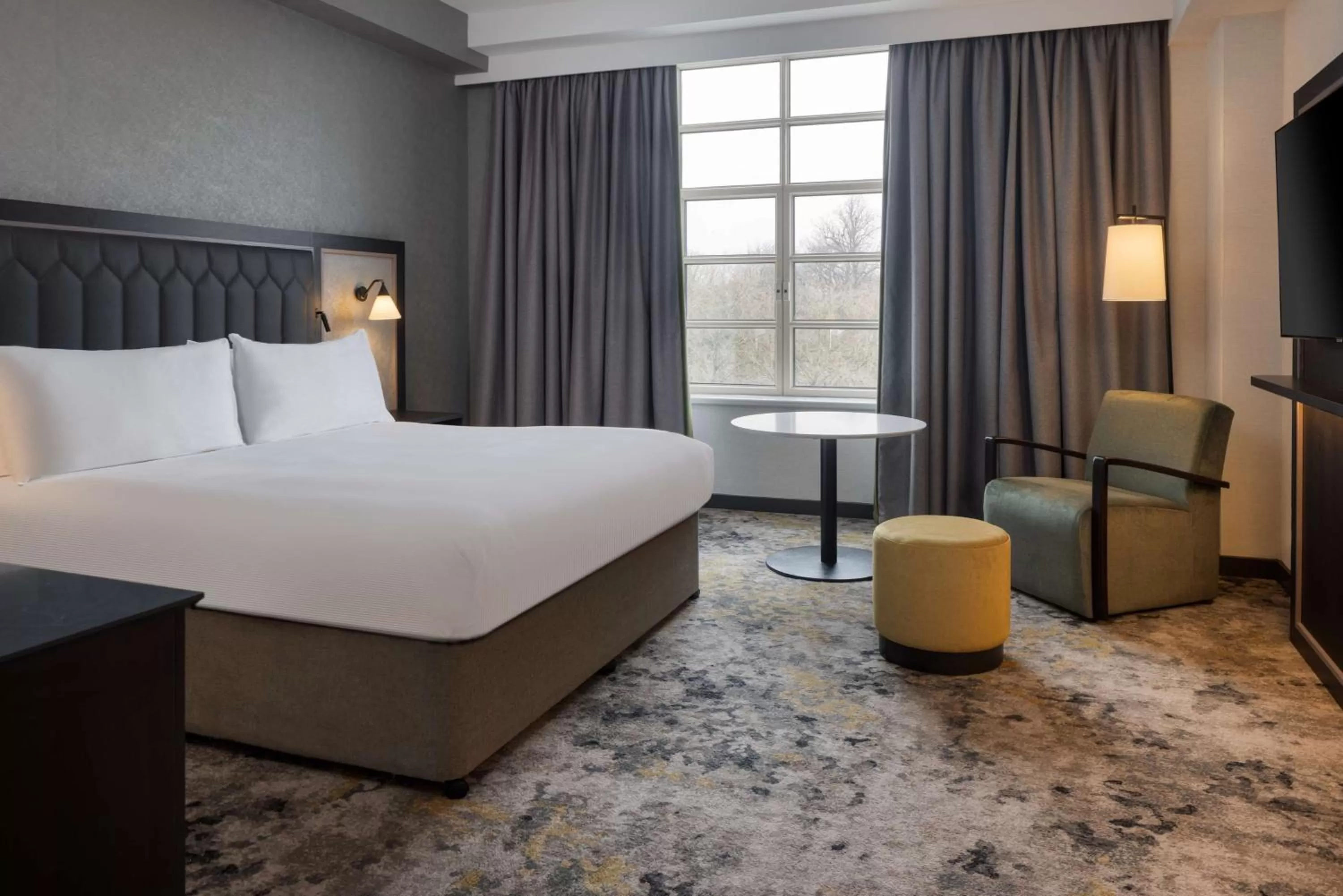 Living room, Bed in Hilton Cardiff