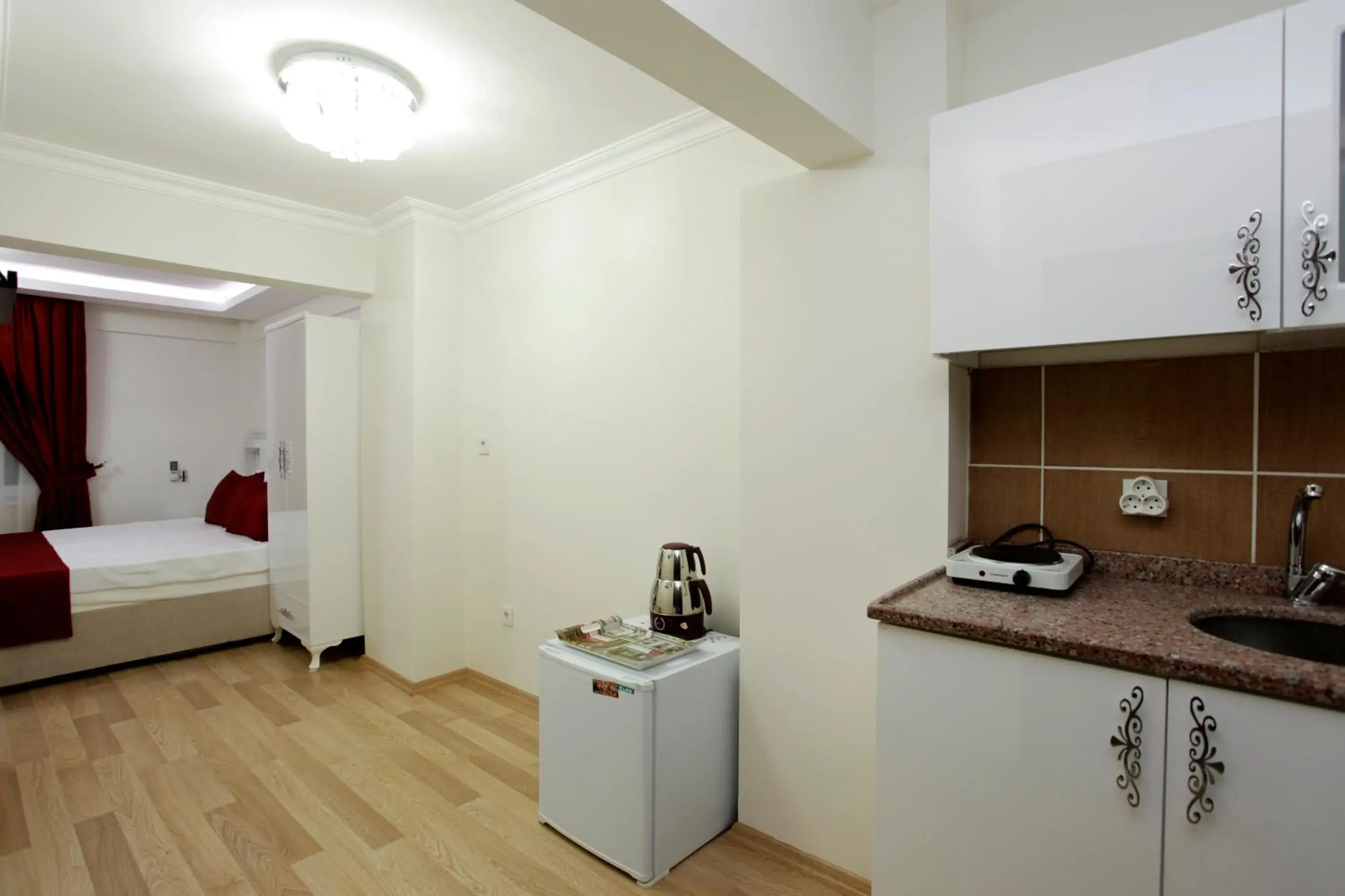 Bed, Kitchen/Kitchenette in Taksim Istiklal Suites