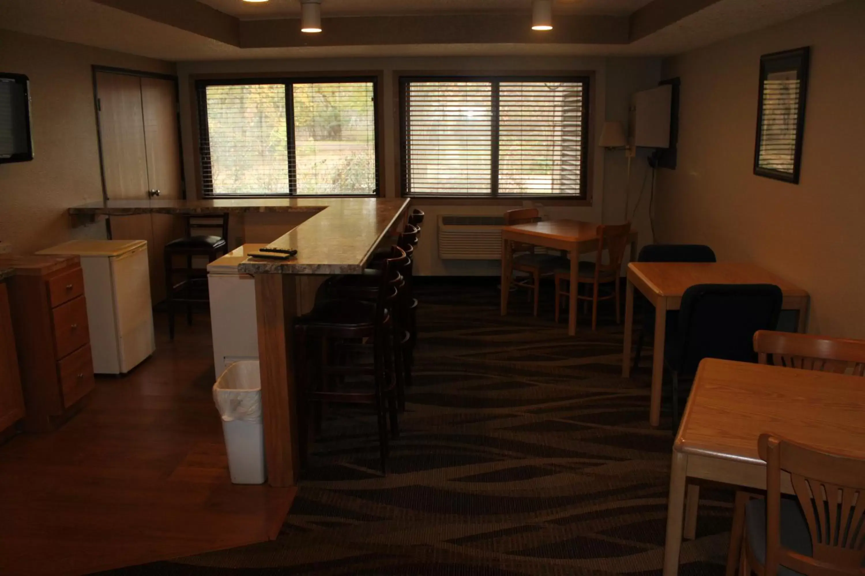 Breakfast, Kitchen/Kitchenette in Boarders Inn and Suites by Cobblestone Hotels - Ripon