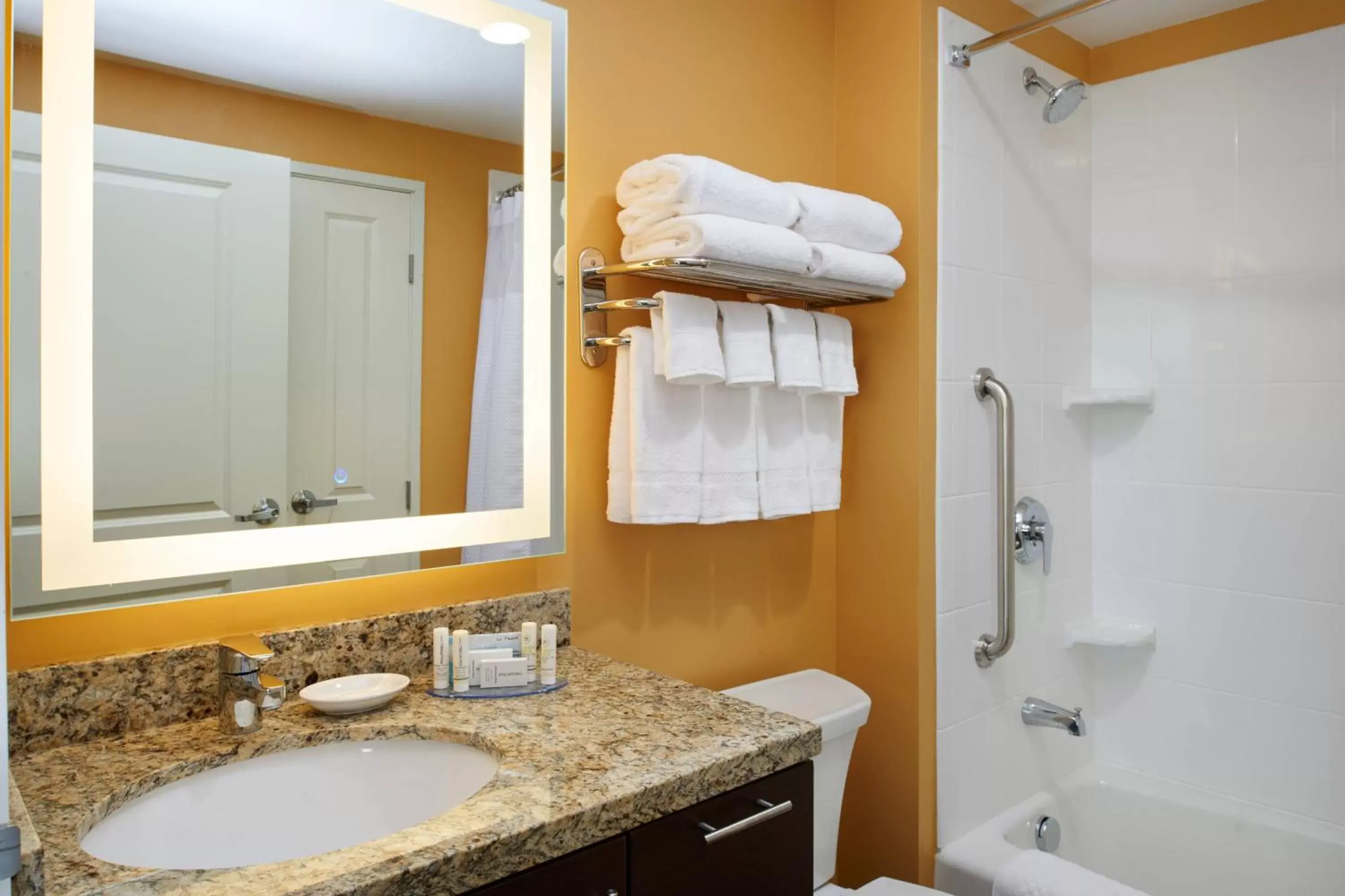 Bathroom in TownePlace Suites by Marriott Detroit Troy