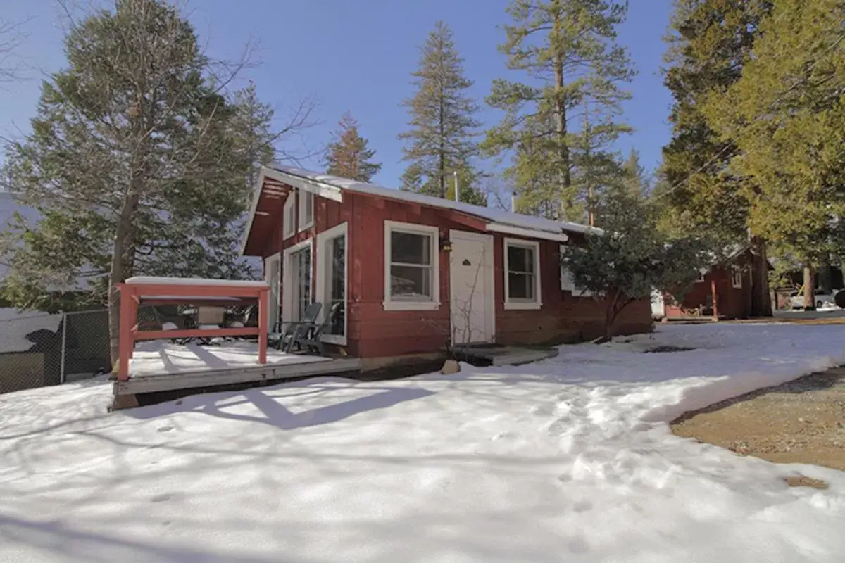 Property Building in Silver Pines Lodge