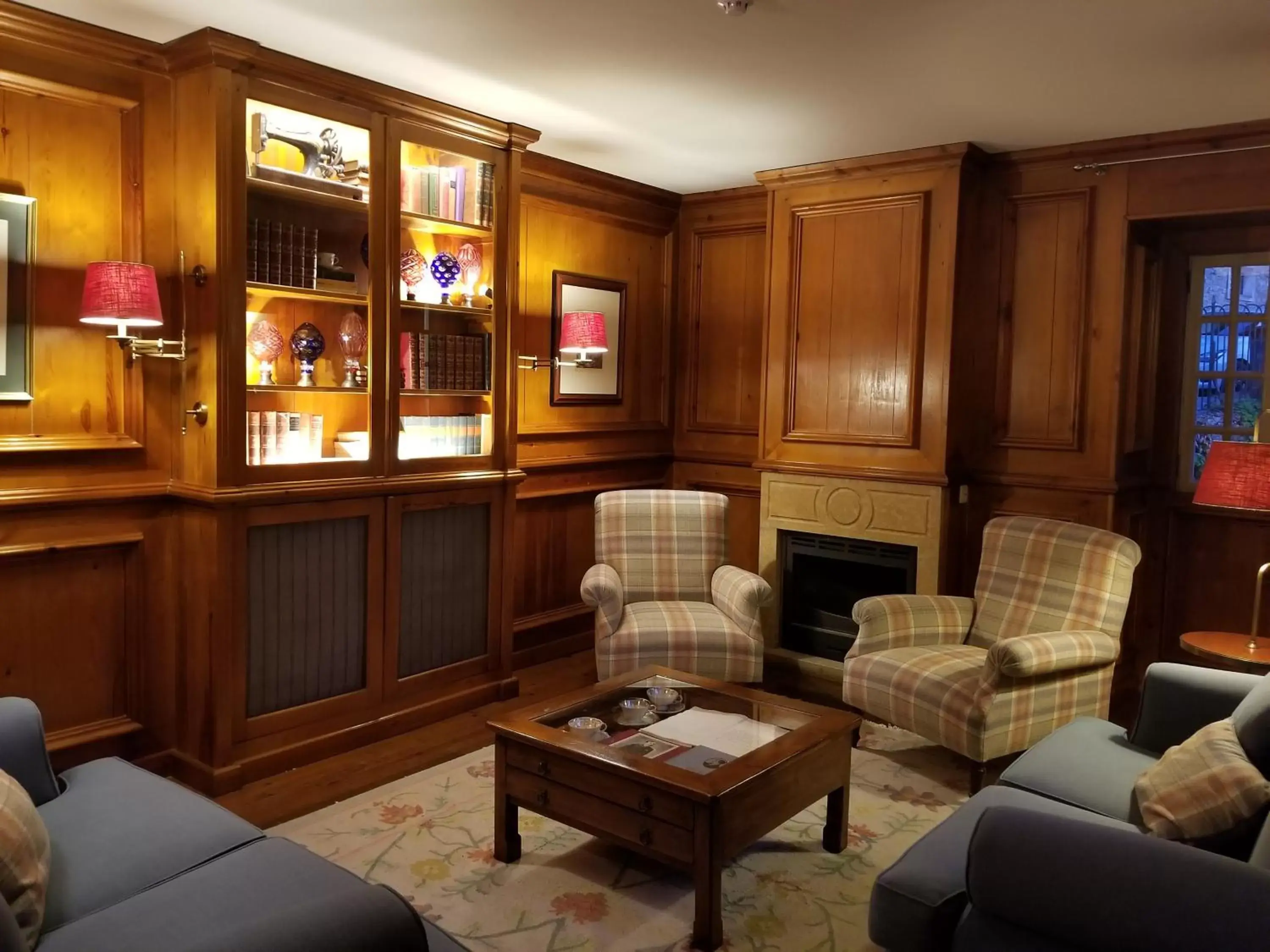 Library, Lobby/Reception in Lawrences Hotel