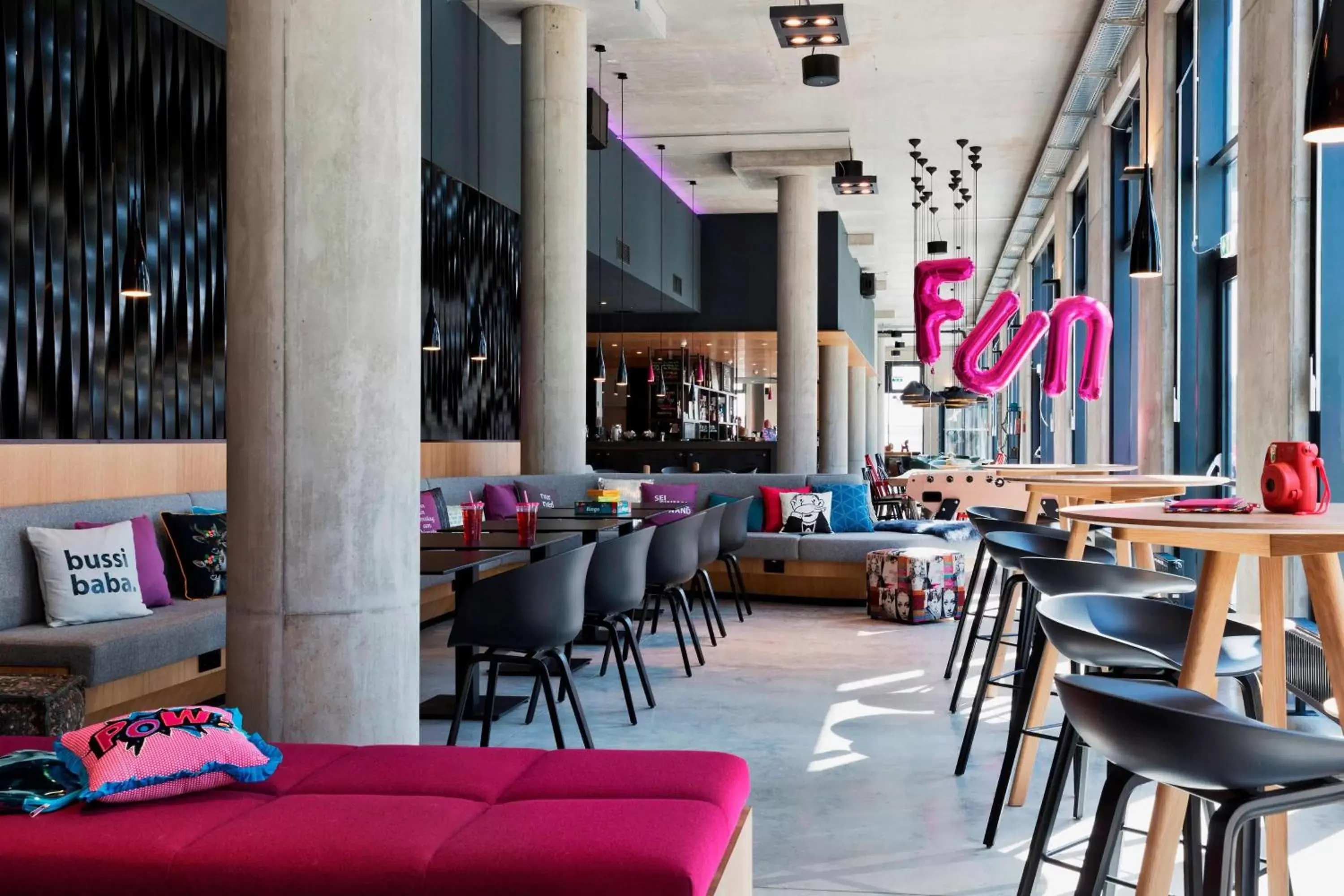 Living room, Restaurant/Places to Eat in MOXY Vienna Airport