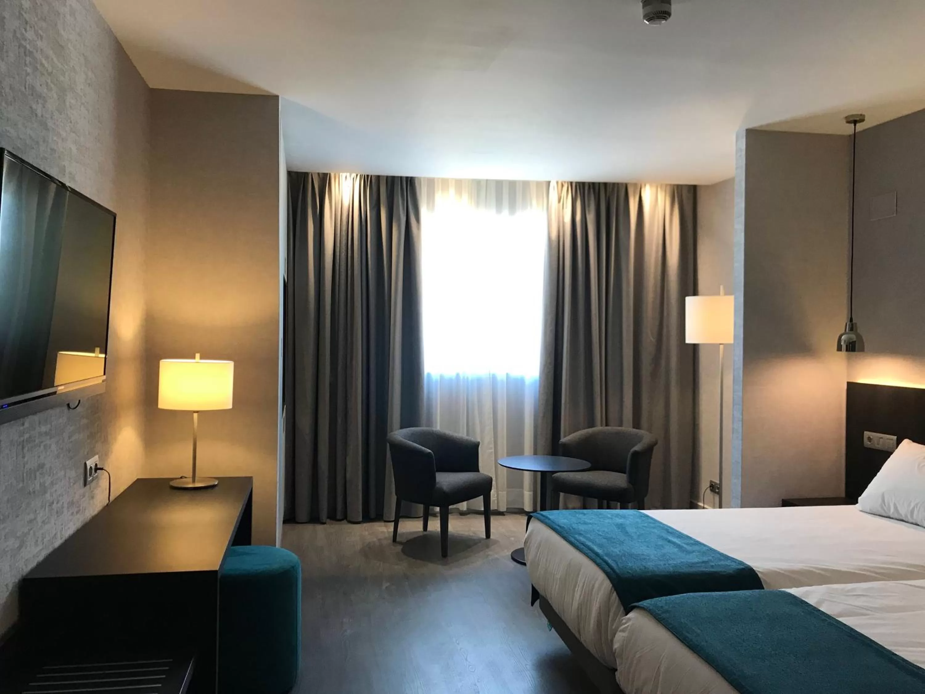 Photo of the whole room, Bed in HG City Suites Barcelona
